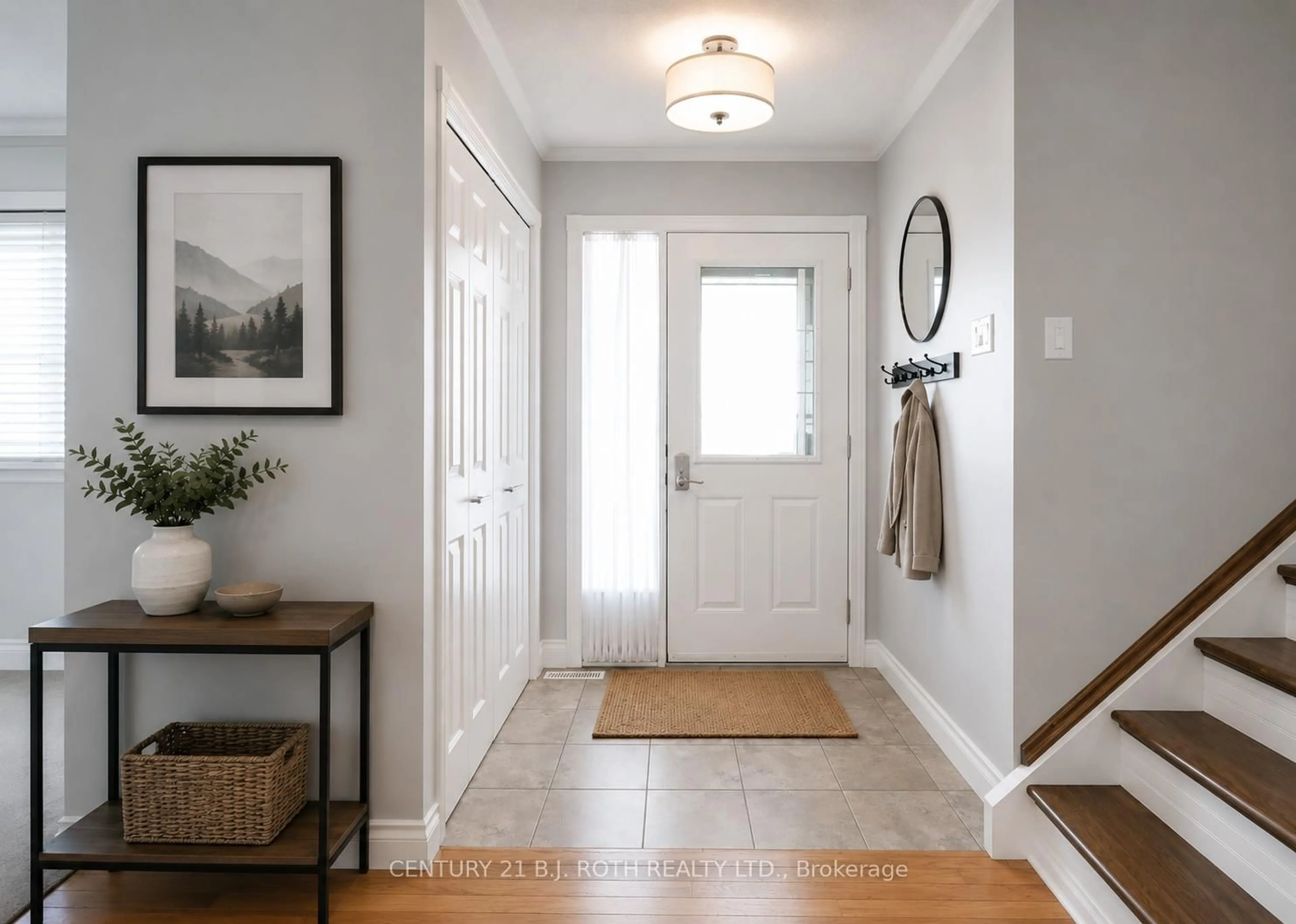 Indoor entryway for 2246 Richardson St, Innisfil Ontario L9S 1G5