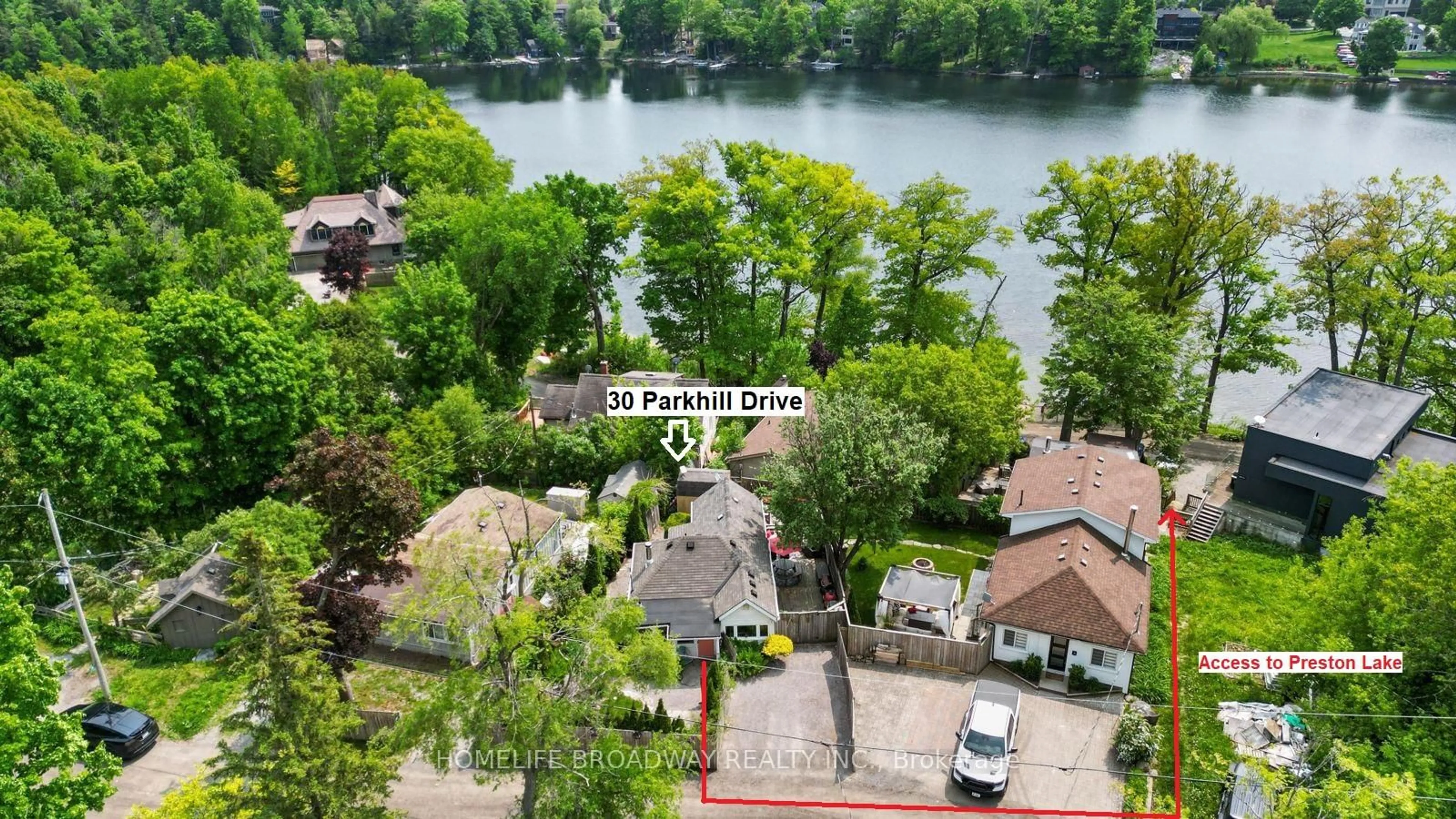 A pic from outside/outdoor area/front of a property/back of a property/a pic from drone, water/lake/river/ocean view for 30 Parkhill Dr, Whitchurch-Stouffville Ontario L4A 2G1