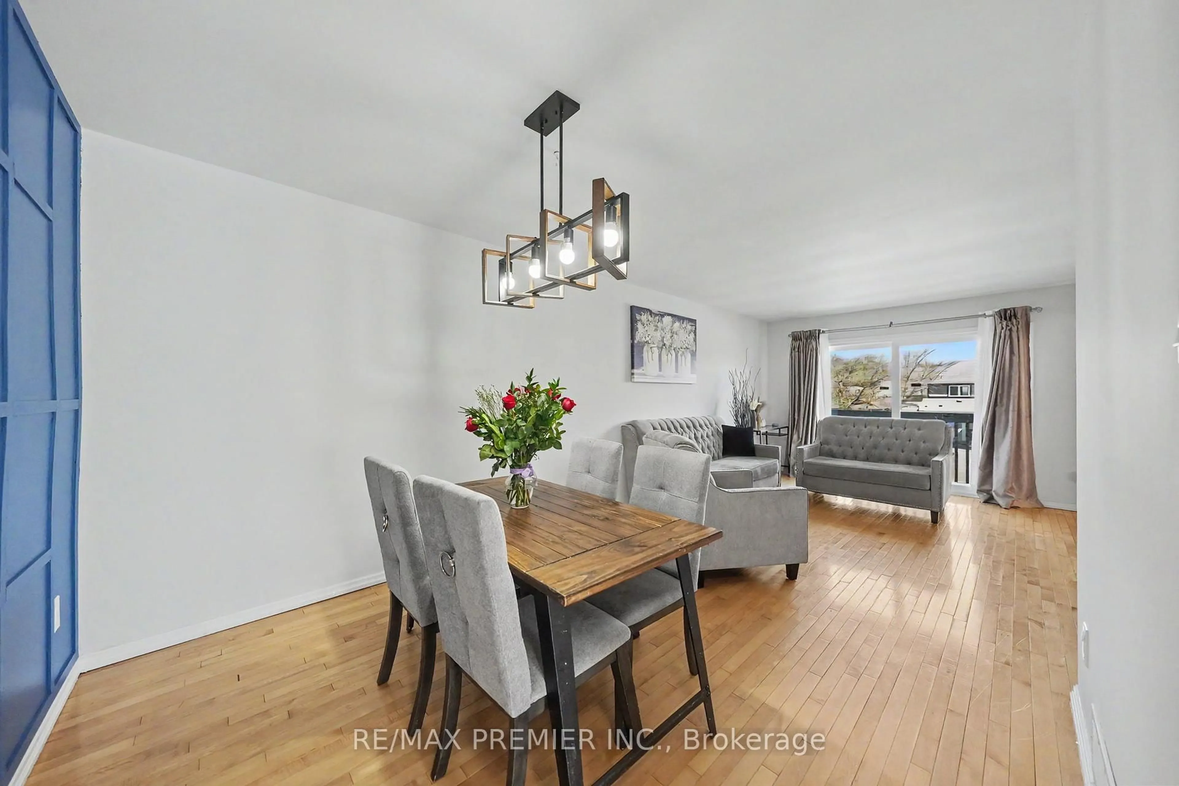 Dining room, wood/laminate floor for 249 Britannia Ave, Bradford West Gwillimbury Ontario L3Z 1A6