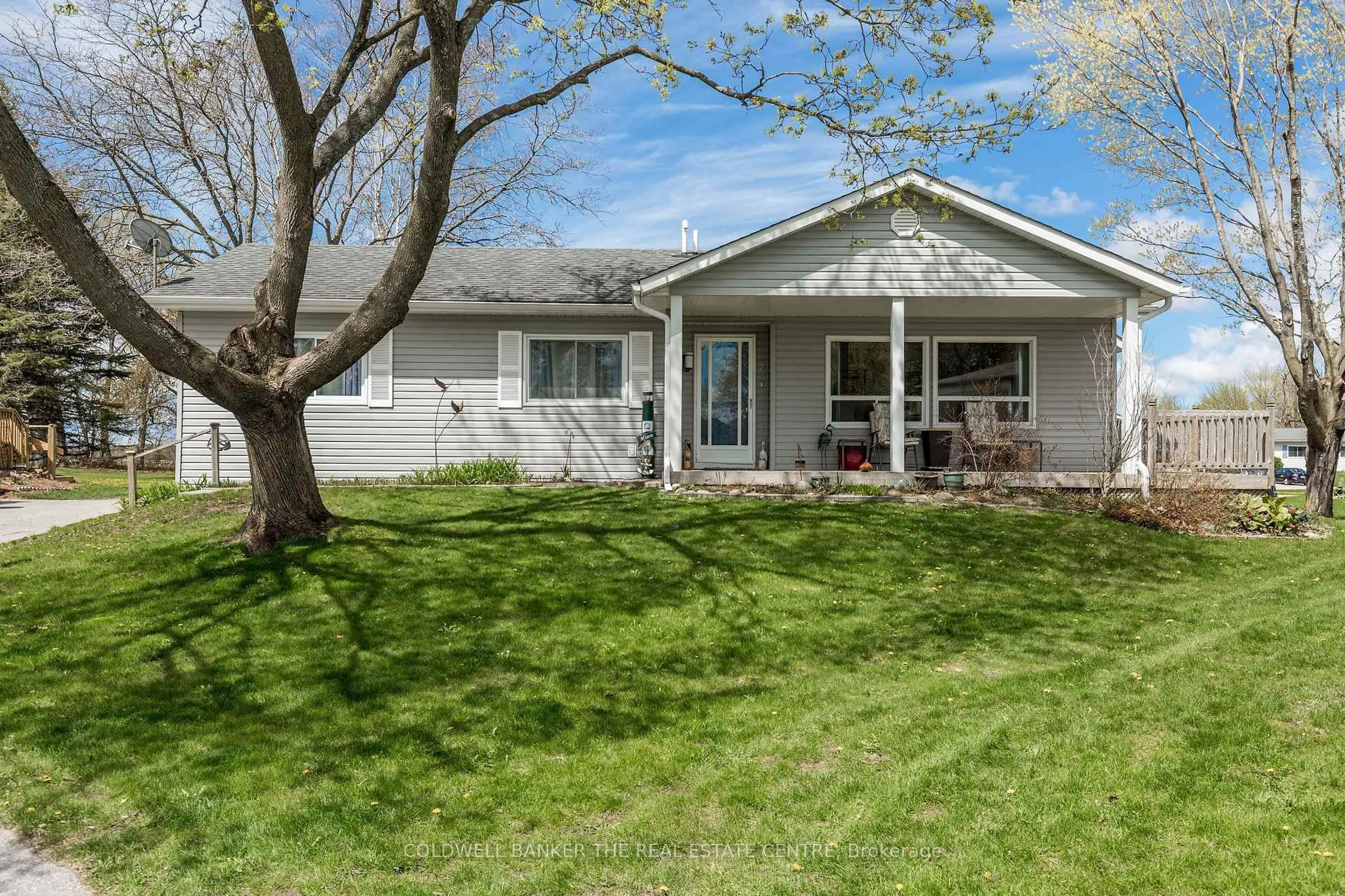 Home with vinyl exterior material, street for 2 Fir Crt, Innisfil Ontario L9S 1M1