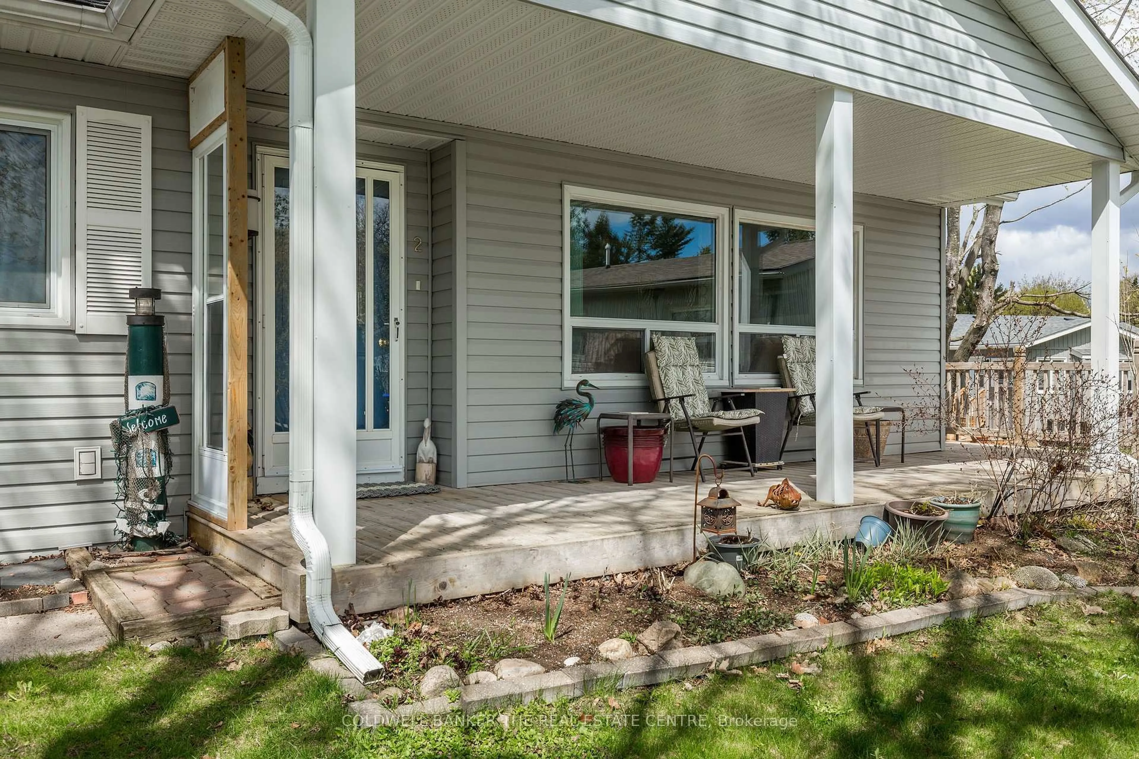 Patio, street for 2 Fir Crt, Innisfil Ontario L9S 1M1