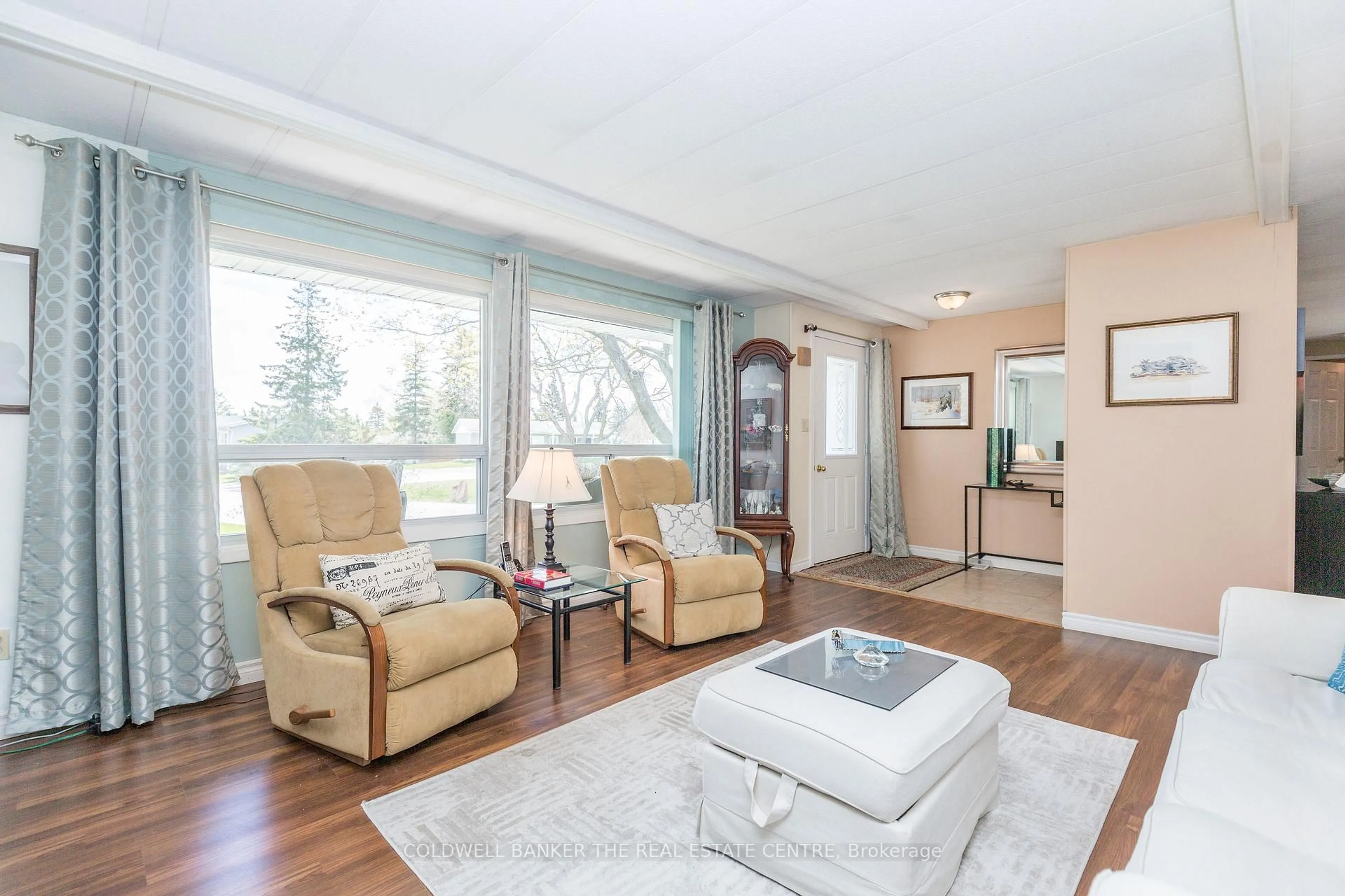 Living room with furniture, unknown for 2 Fir Crt, Innisfil Ontario L9S 1M1