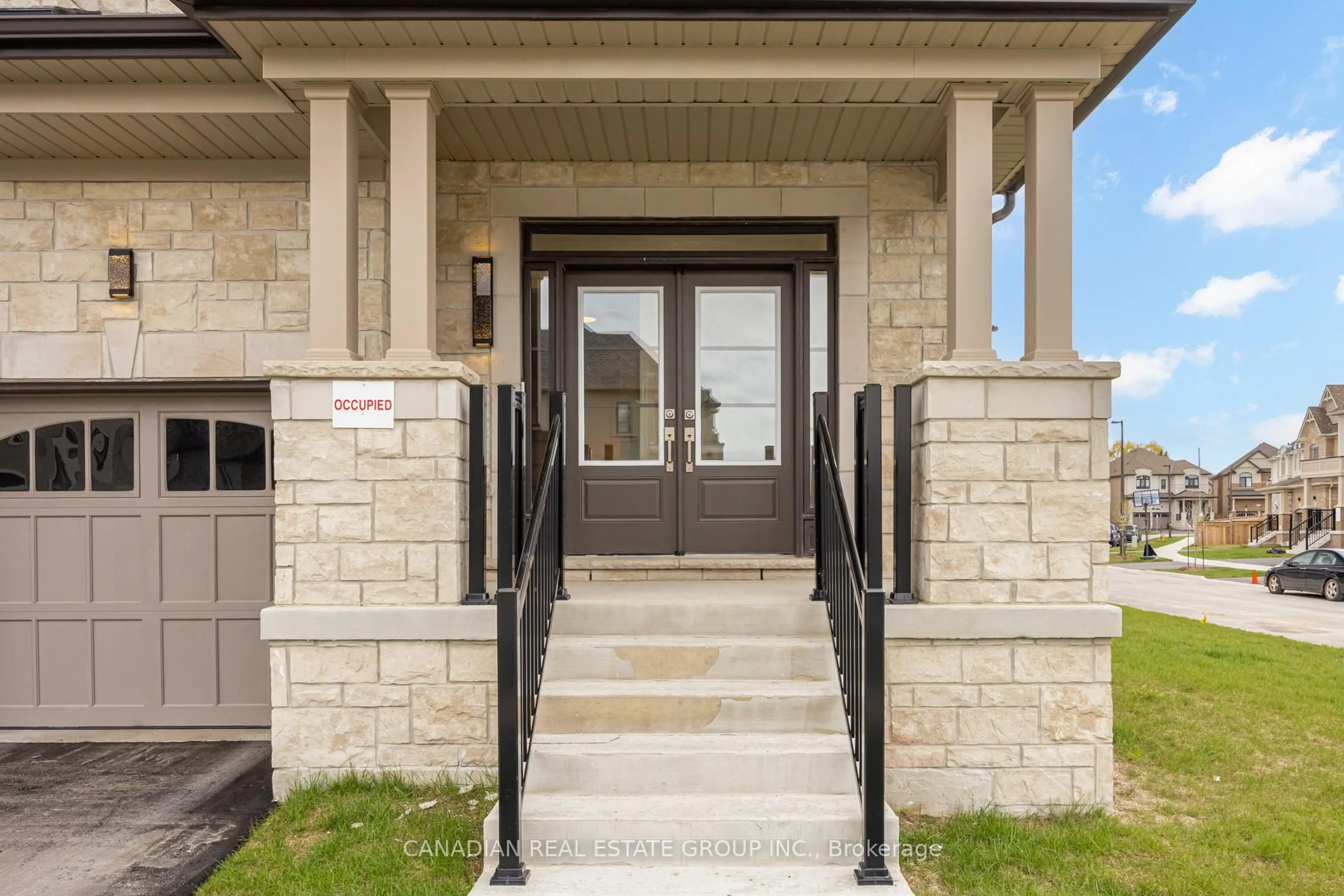 Indoor entryway for 141 Danny Wheeler Blvd, Georgina Ontario L4P 0J4