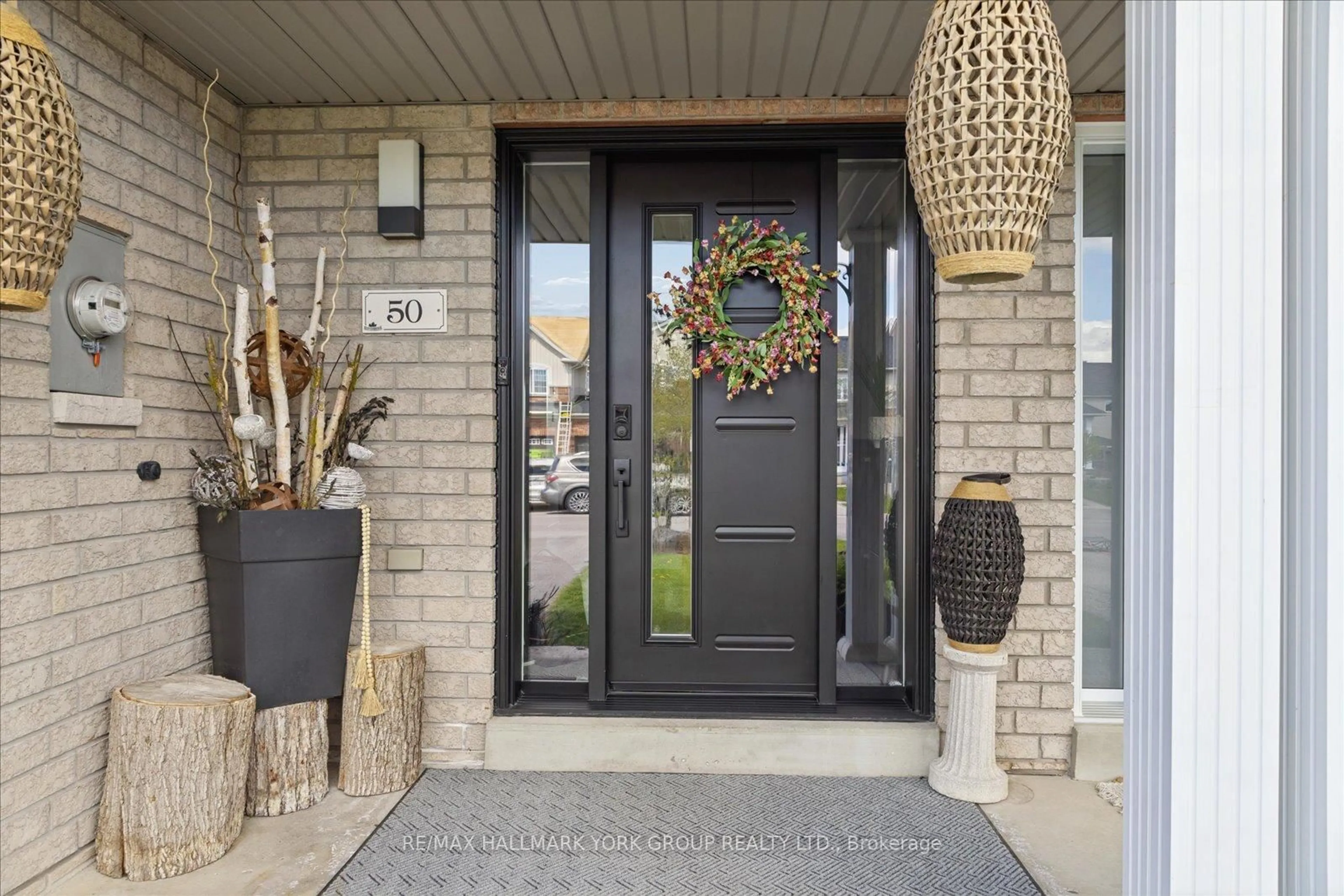 Indoor entryway for 50 Hammill Hts, East Gwillimbury Ontario L0G 1M0
