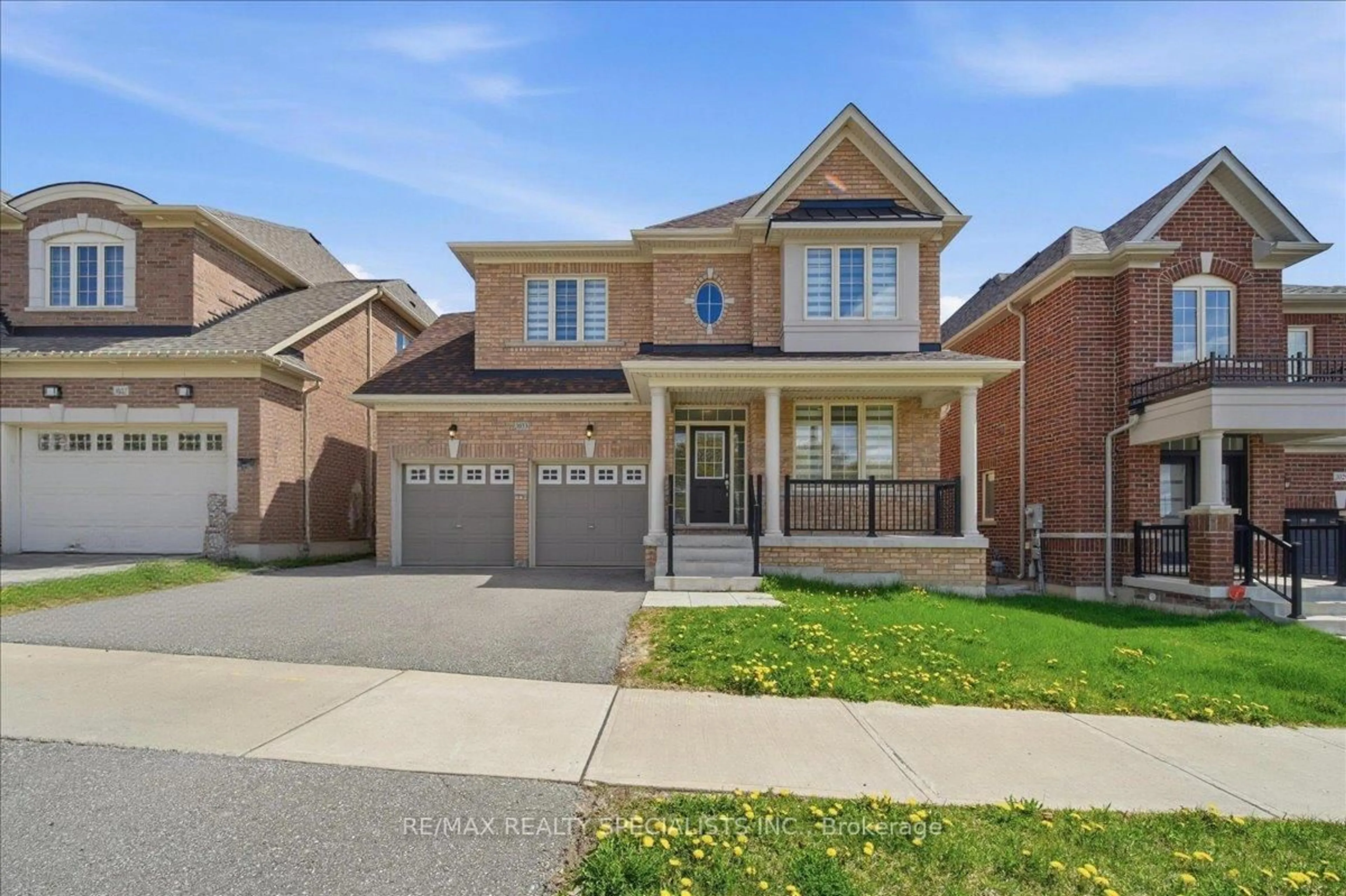 Home with brick exterior material, street for 1033 Langford Blvd, Bradford West Gwillimbury Ontario L3Z 4K9