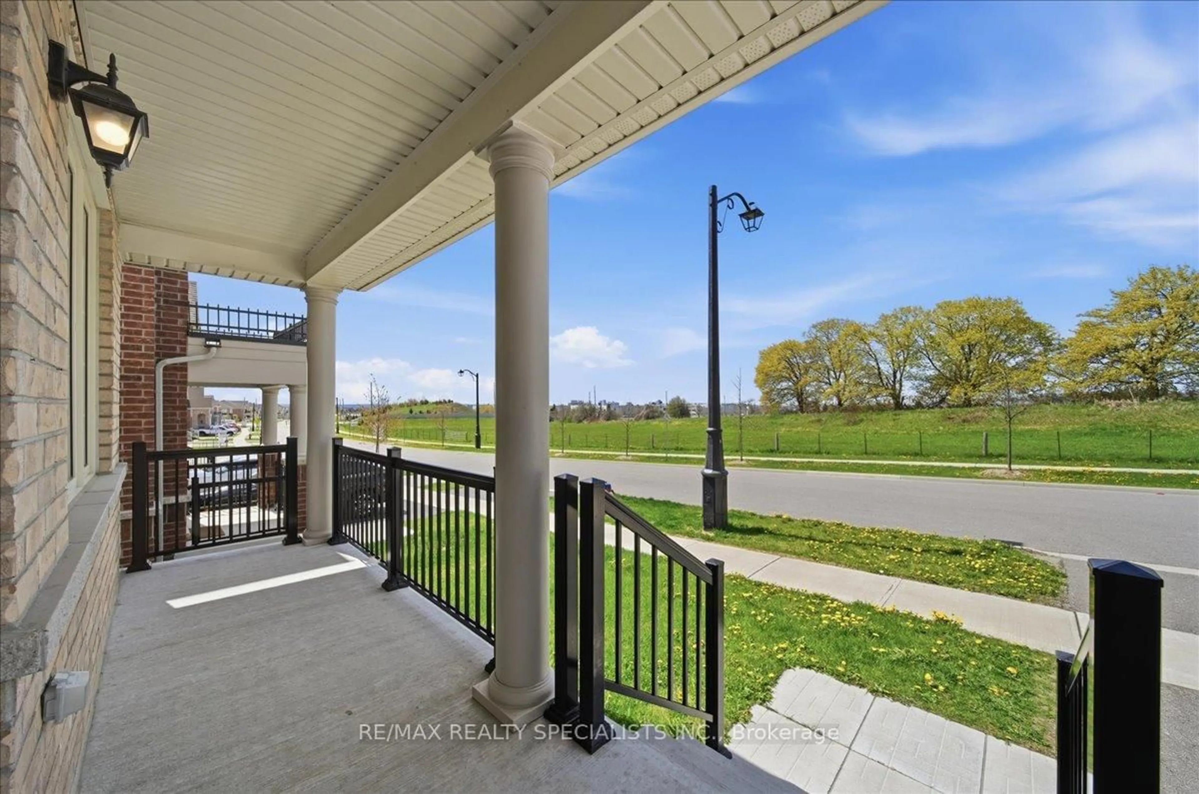 Patio, unknown for 1033 Langford Blvd, Bradford West Gwillimbury Ontario L3Z 4K9