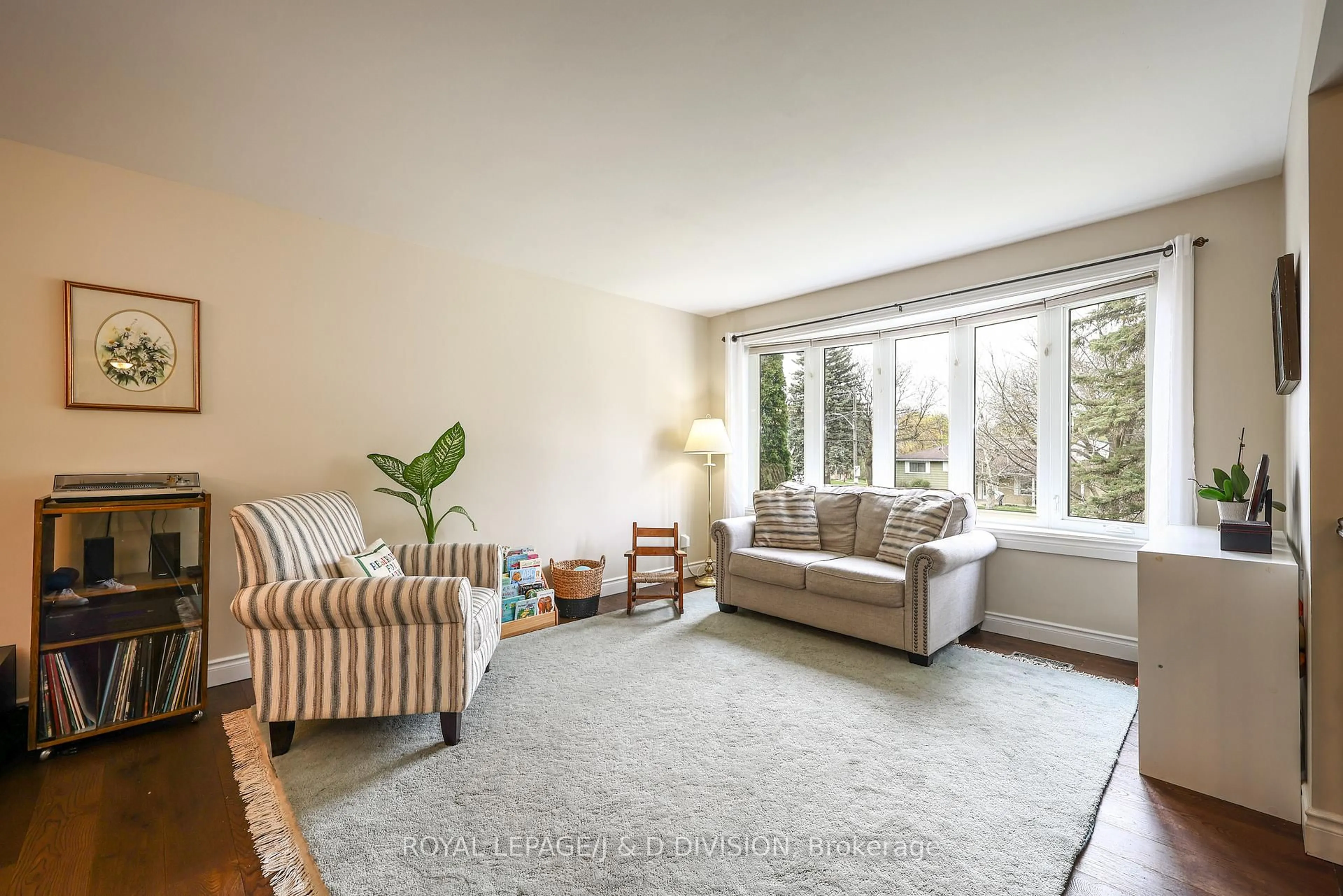 Living room with furniture, carpet floor for 57 Alexander Rd, Newmarket Ontario L3Y 3J3