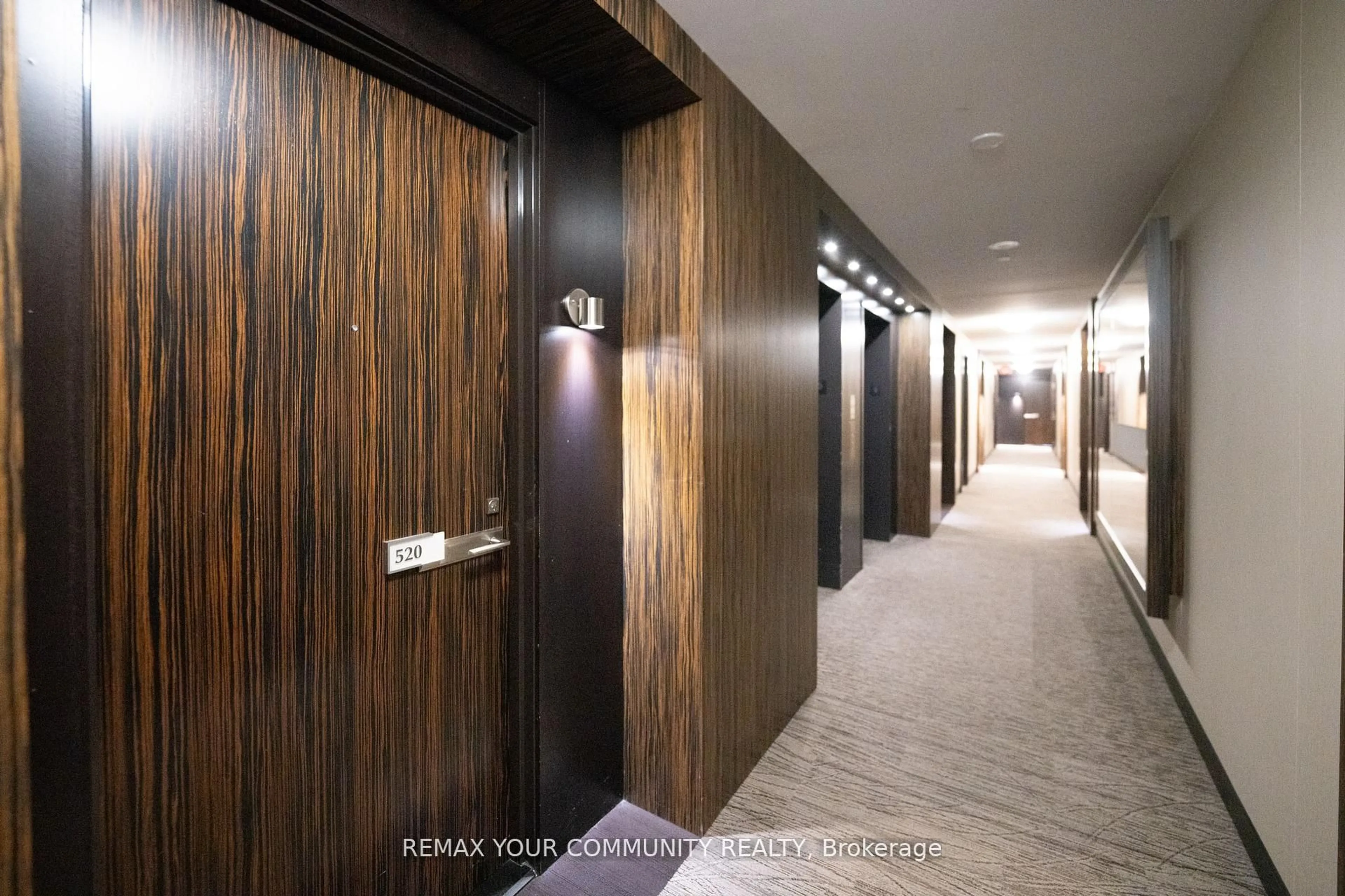 Indoor foyer for 325 South Park Rd #520, Markham Ontario L3T 0B8