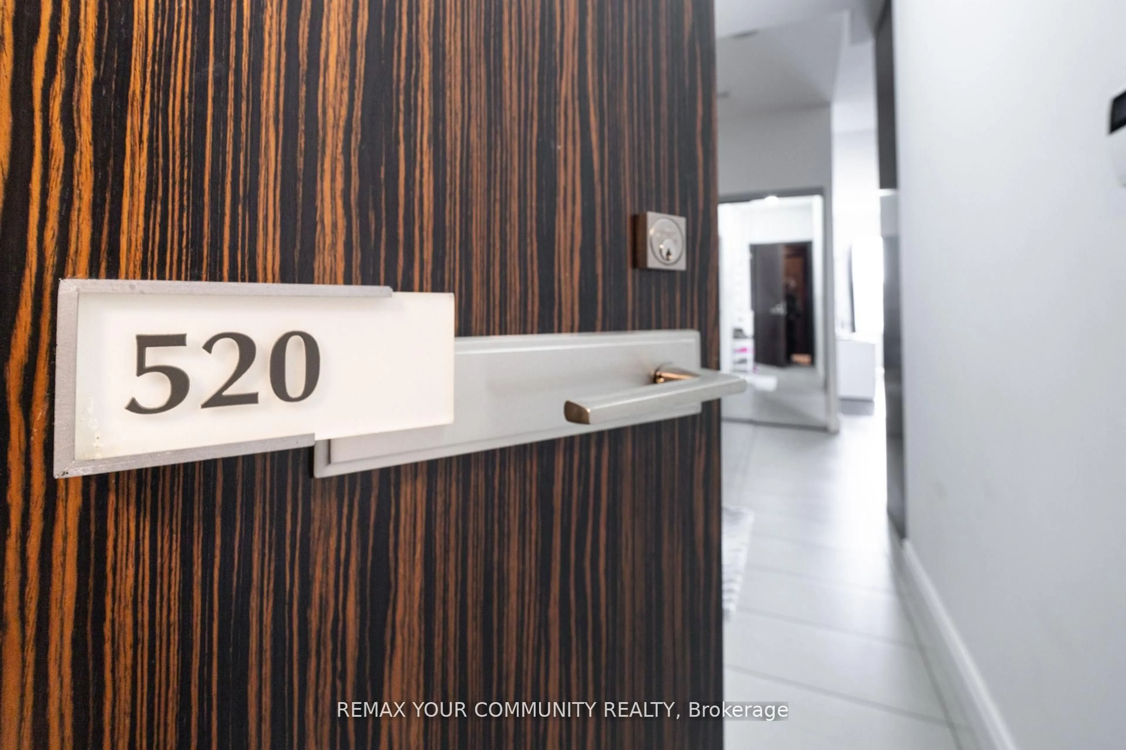 Indoor foyer for 325 South Park Rd #520, Markham Ontario L3T 0B8