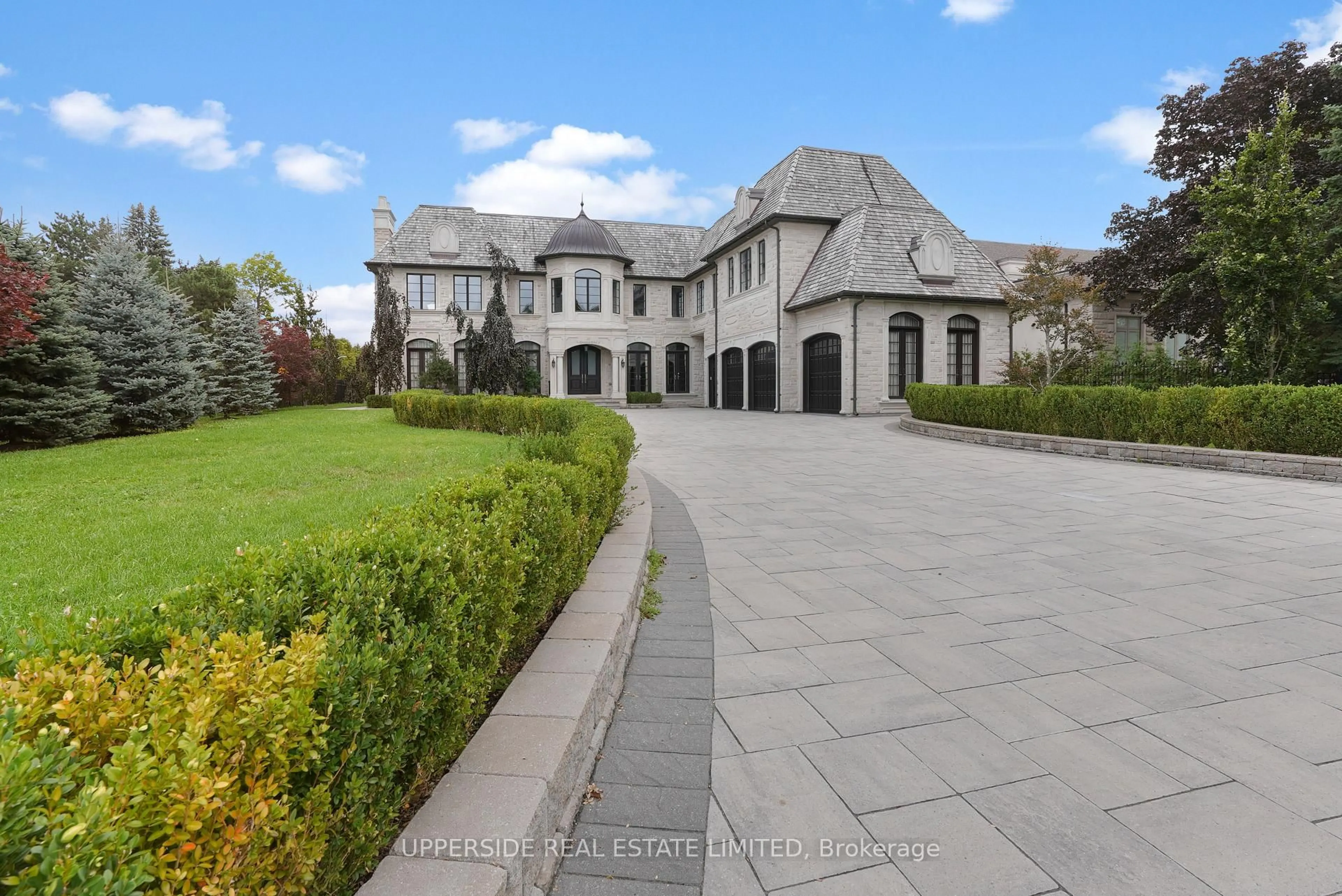 A pic from outside/outdoor area/front of a property/back of a property/a pic from drone, street for 29 Riverside Blvd, Vaughan Ontario L4J 1H4
