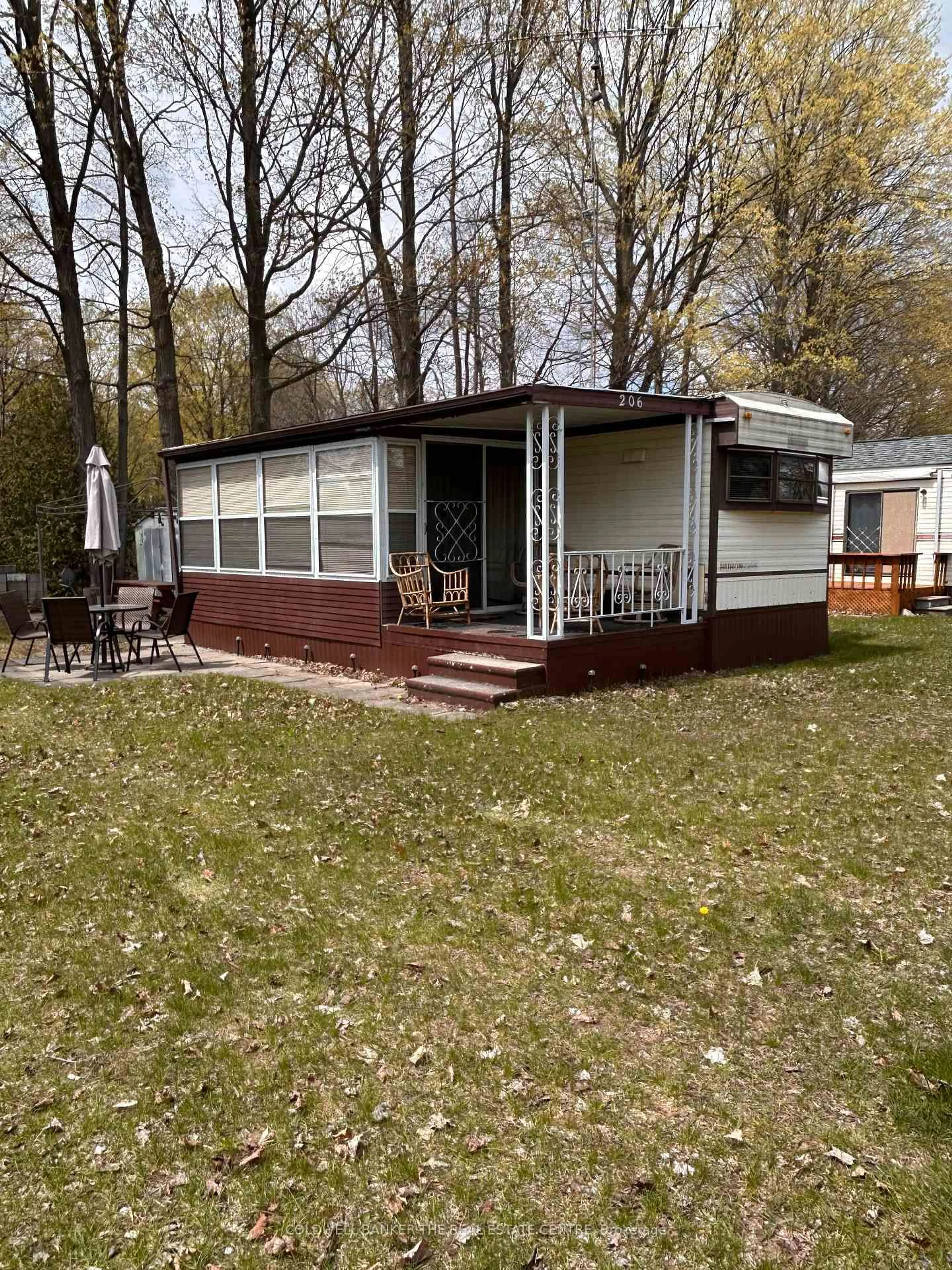 Home with vinyl exterior material, unknown for 285 Crydermans Sdrd #206, Georgina Ontario L0E 1A0