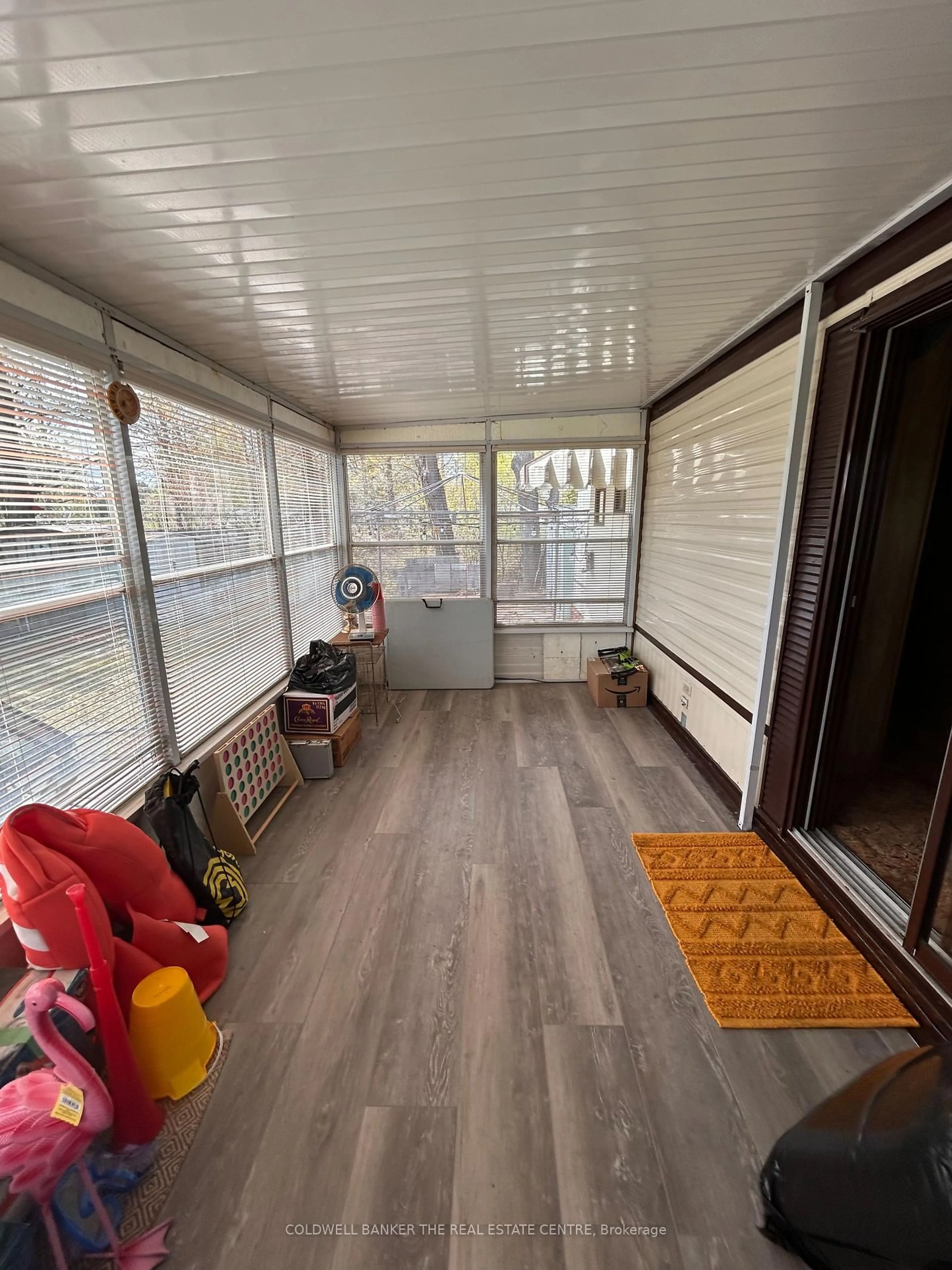 A pic of a room for 285 Crydermans Sdrd #206, Georgina Ontario L0E 1A0