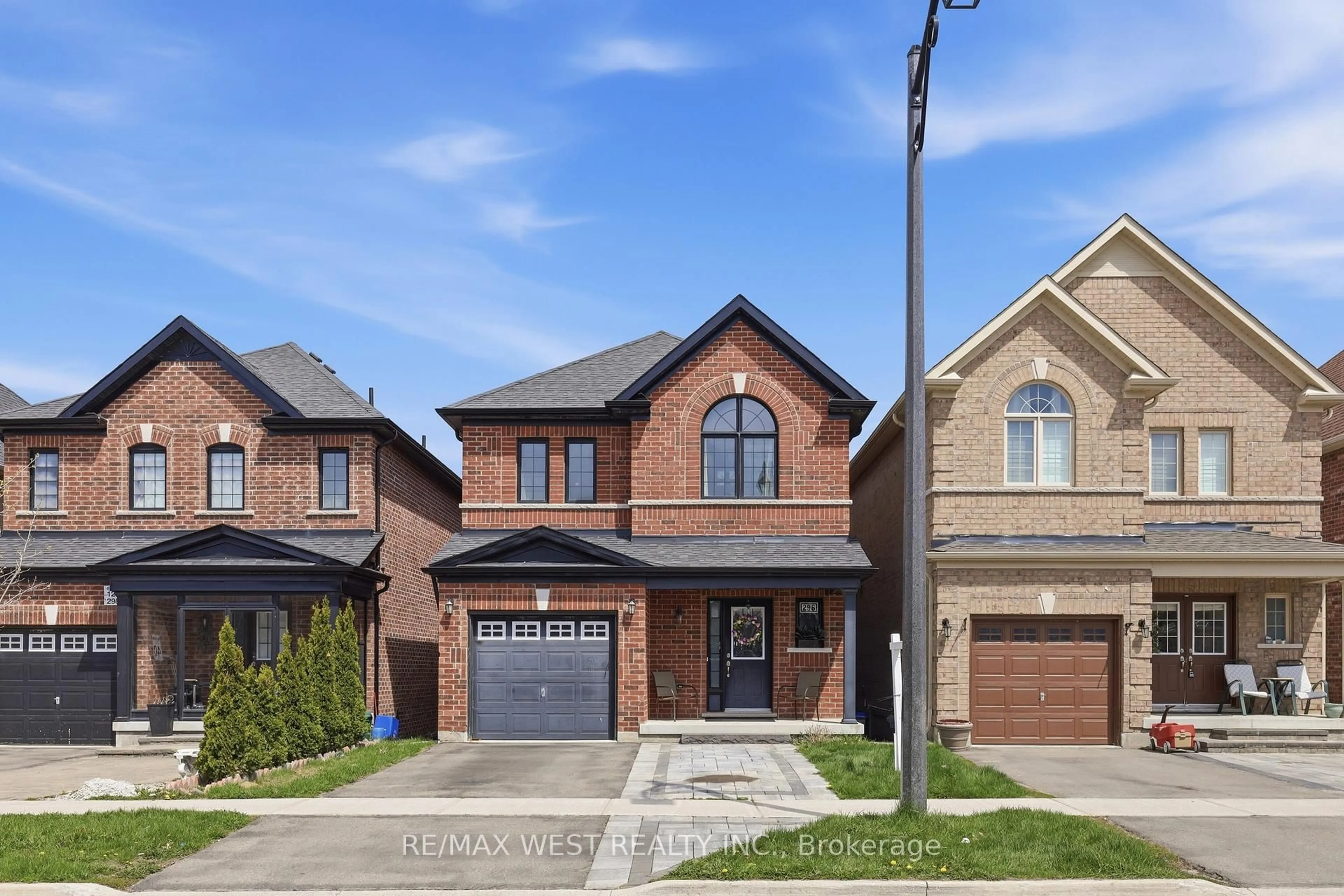 Home with brick exterior material, street for 296 Miller Park Ave, Bradford West Gwillimbury Ontario L3Z 0Y1