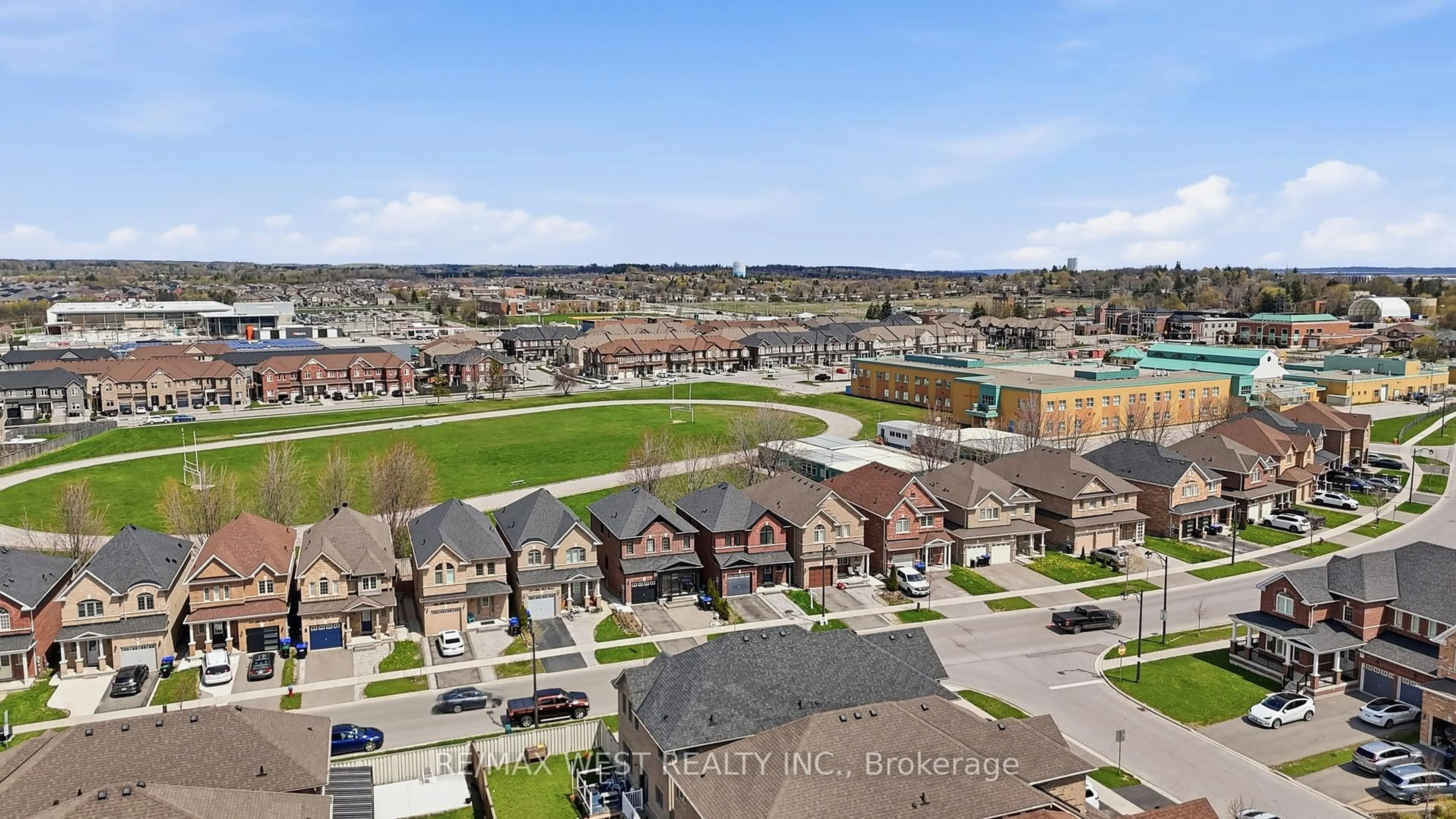 A pic from outside/outdoor area/front of a property/back of a property/a pic from drone, mountain view for 296 Miller Park Ave, Bradford West Gwillimbury Ontario L3Z 0Y1