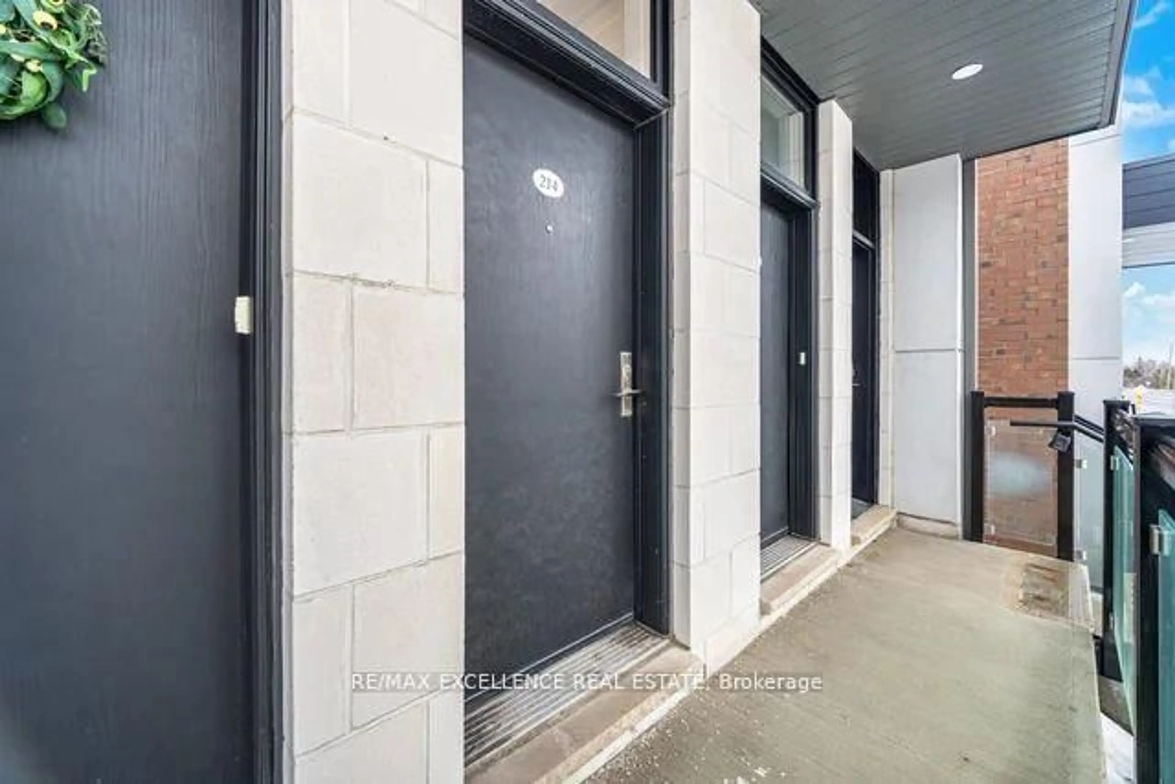 Indoor foyer for 9560 Islington Ave #214, Vaughan Ontario L4H 5E8