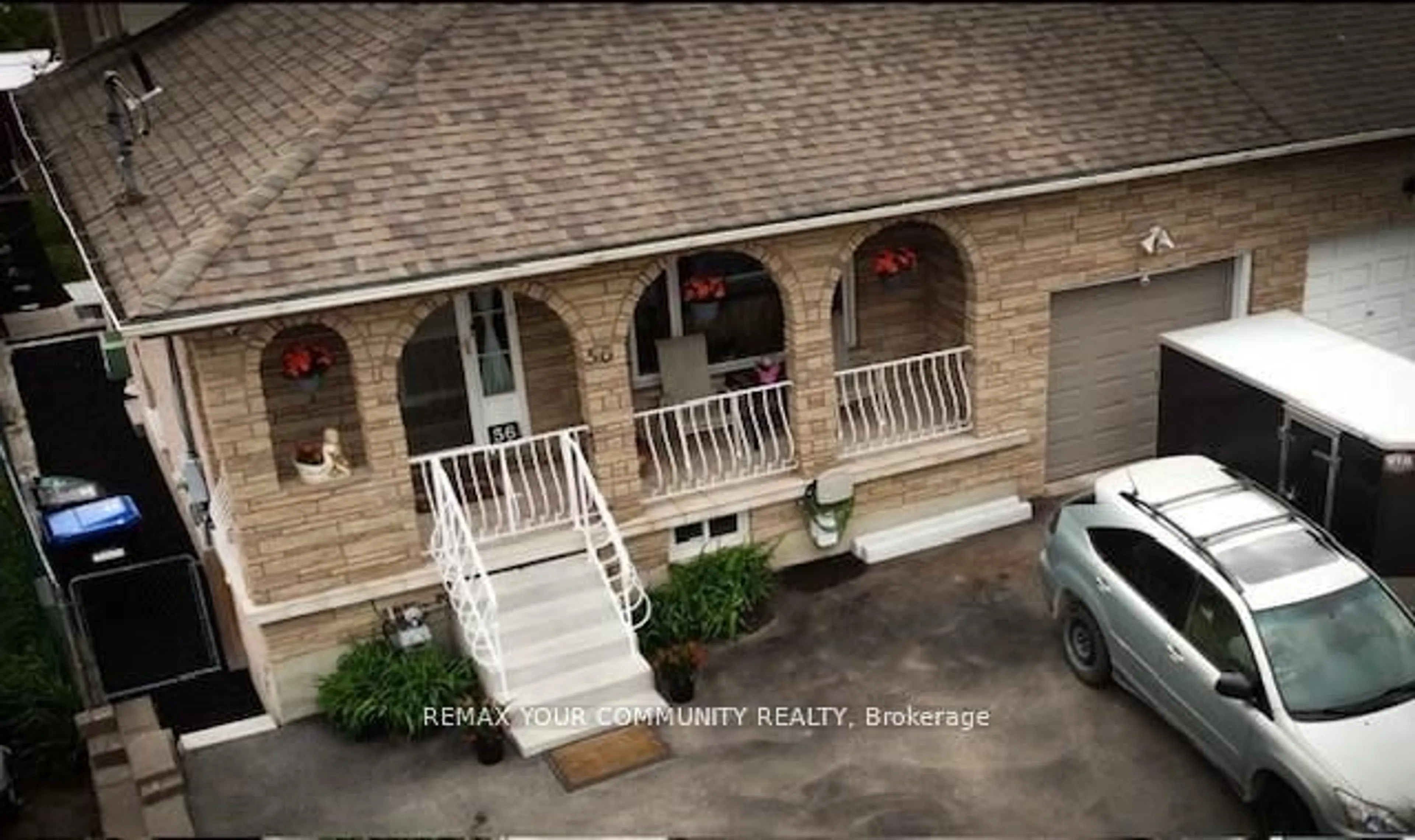 A pic from outside/outdoor area/front of a property/back of a property/a pic from drone, street for 56 James St, Bradford West Gwillimbury Ontario L3Z 2B4