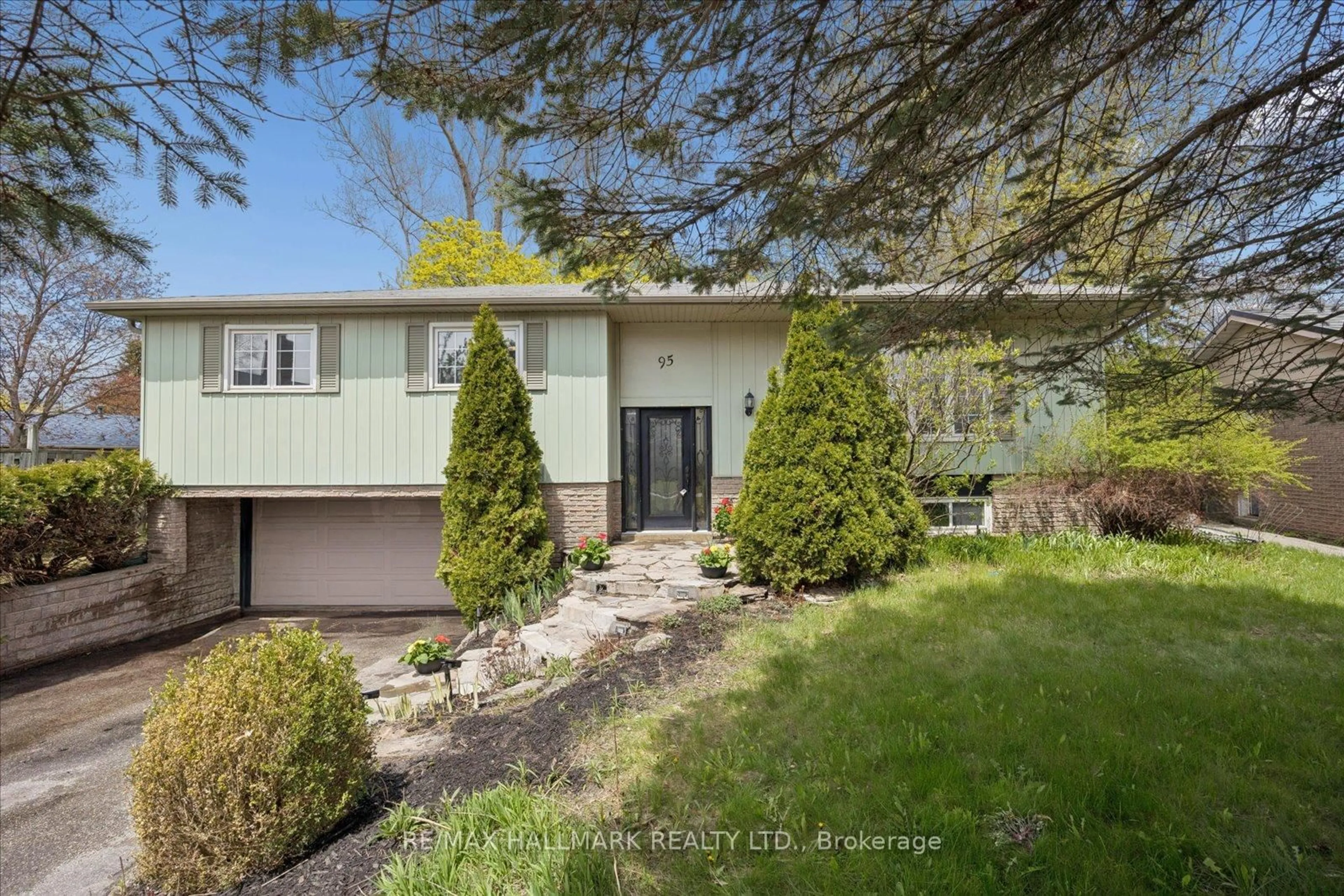 Unknown for 95 Booth Dr, Whitchurch-Stouffville Ontario L4A 4K4