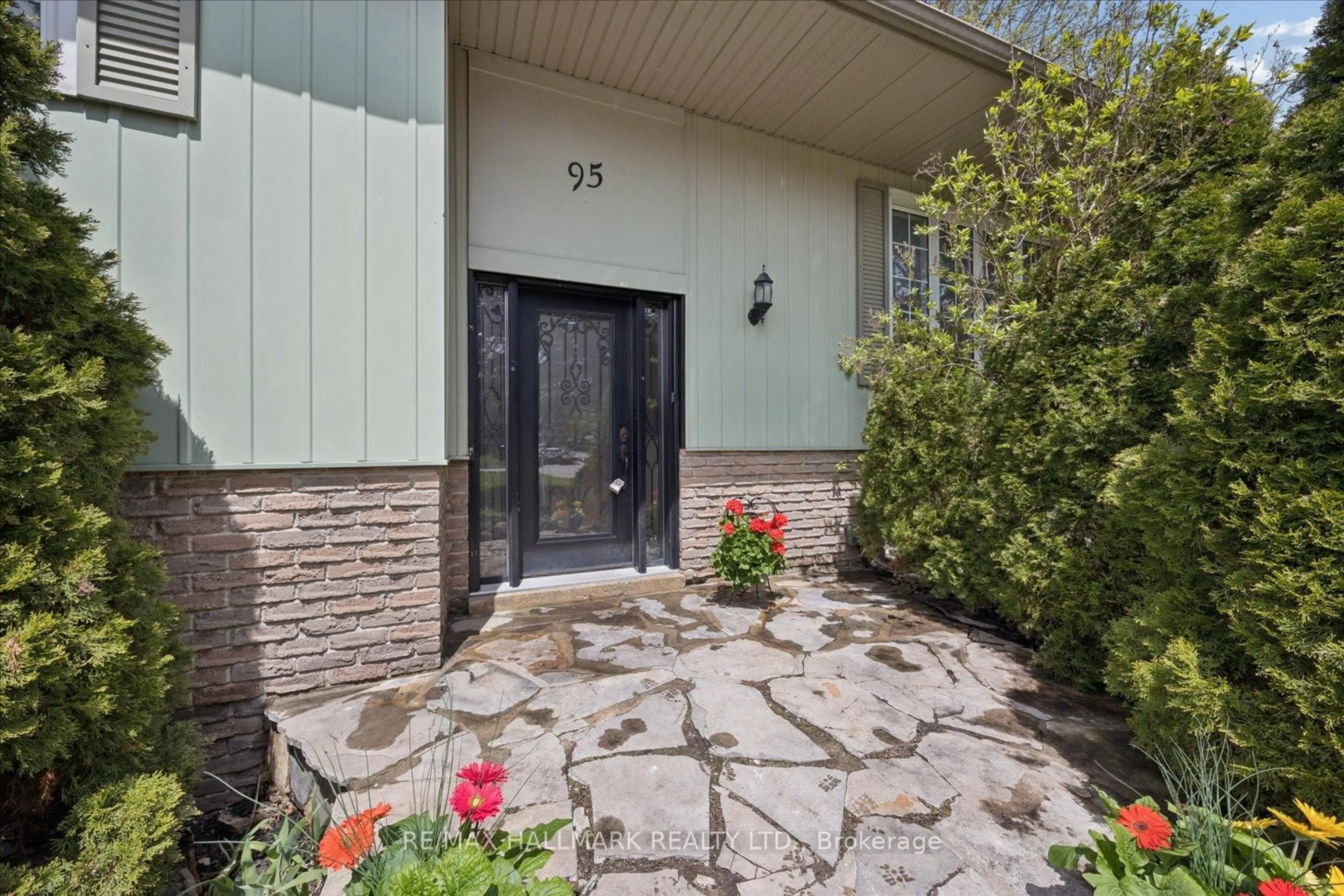 Unknown for 95 Booth Dr, Whitchurch-Stouffville Ontario L4A 4K4
