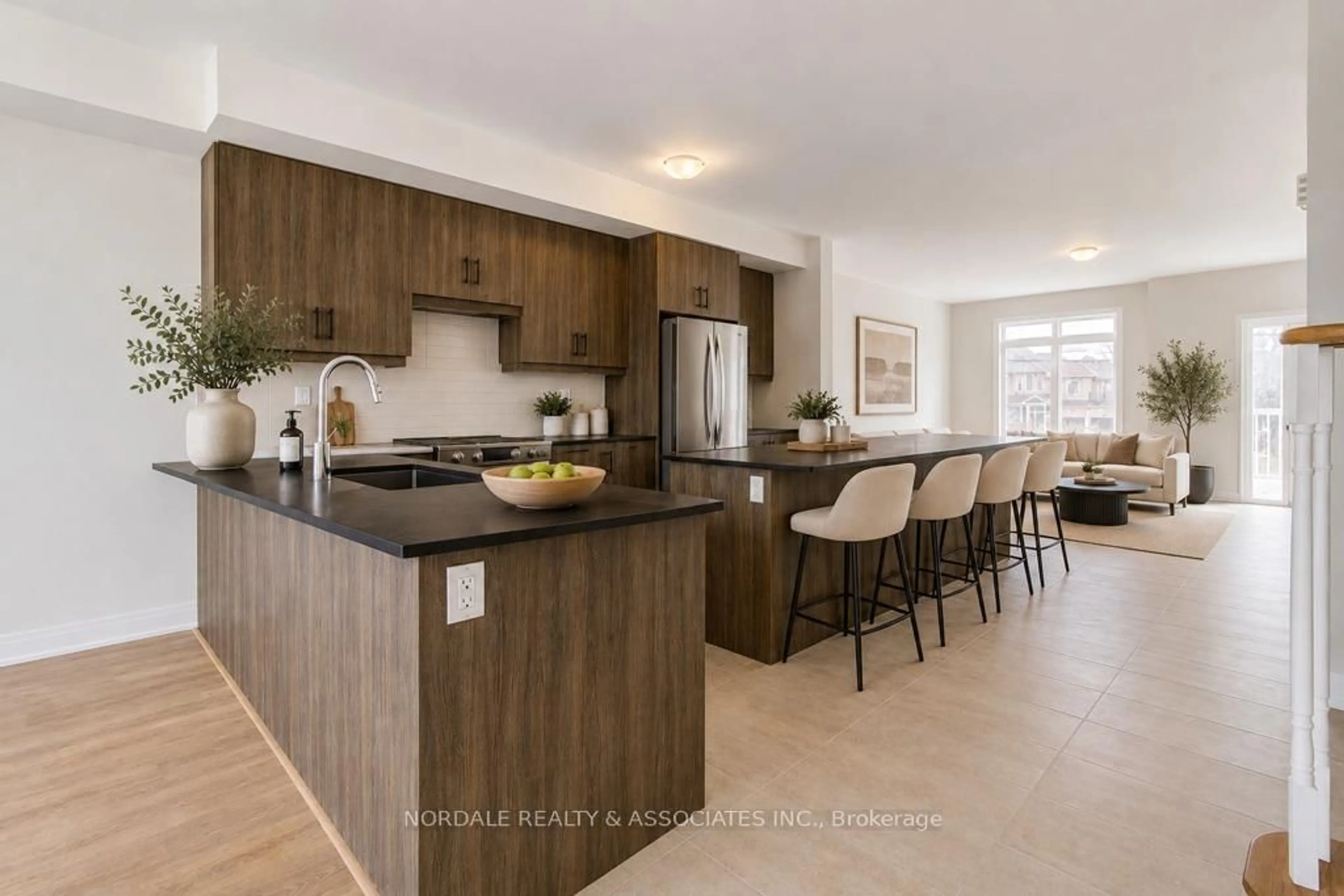 Open concept kitchen, unknown for 187 Seguin St, Richmond Hill Ontario L4E 1N3