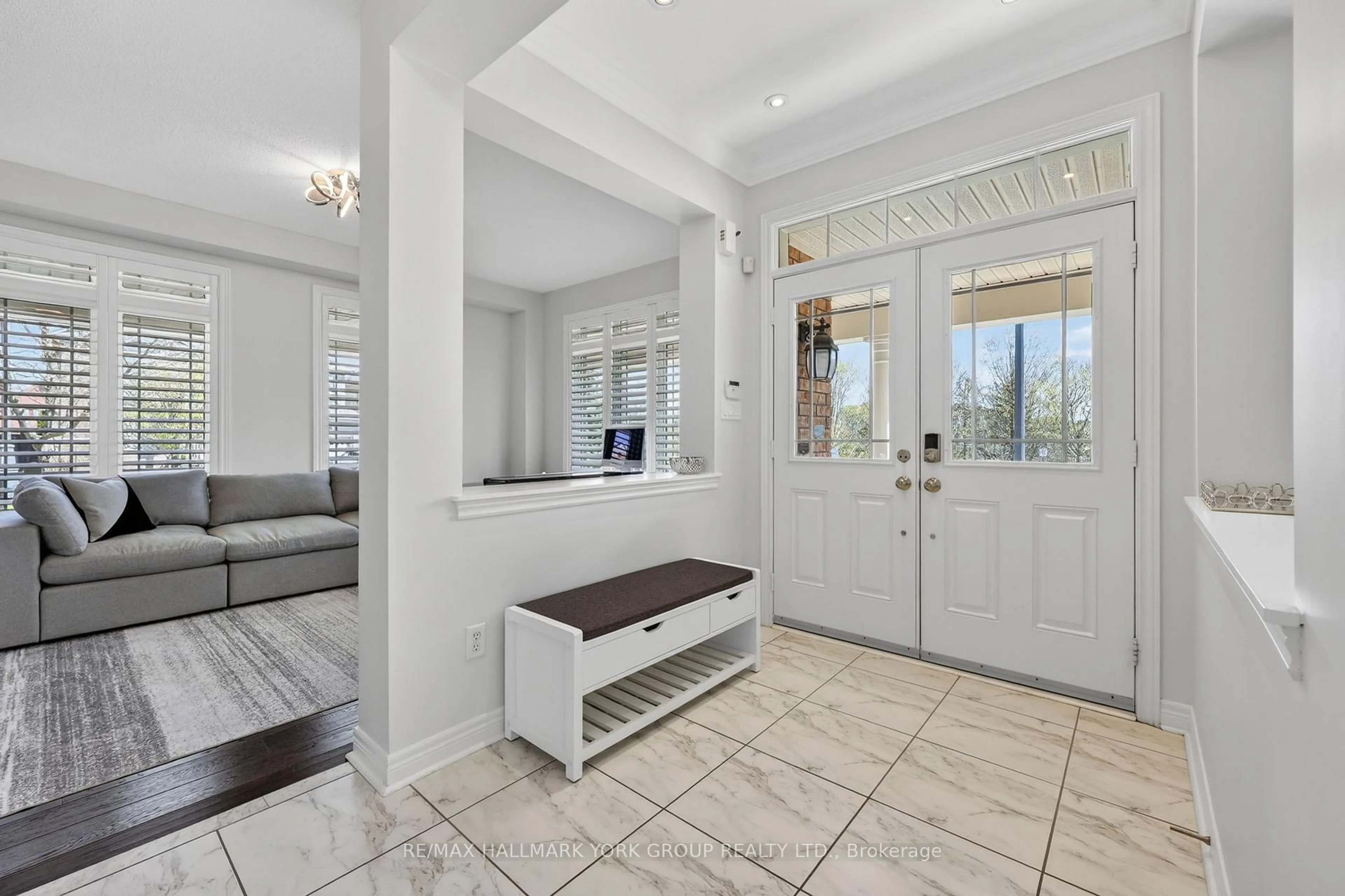 Indoor entryway for 75 Mclarty Gate, Aurora Ontario L4G 0G5