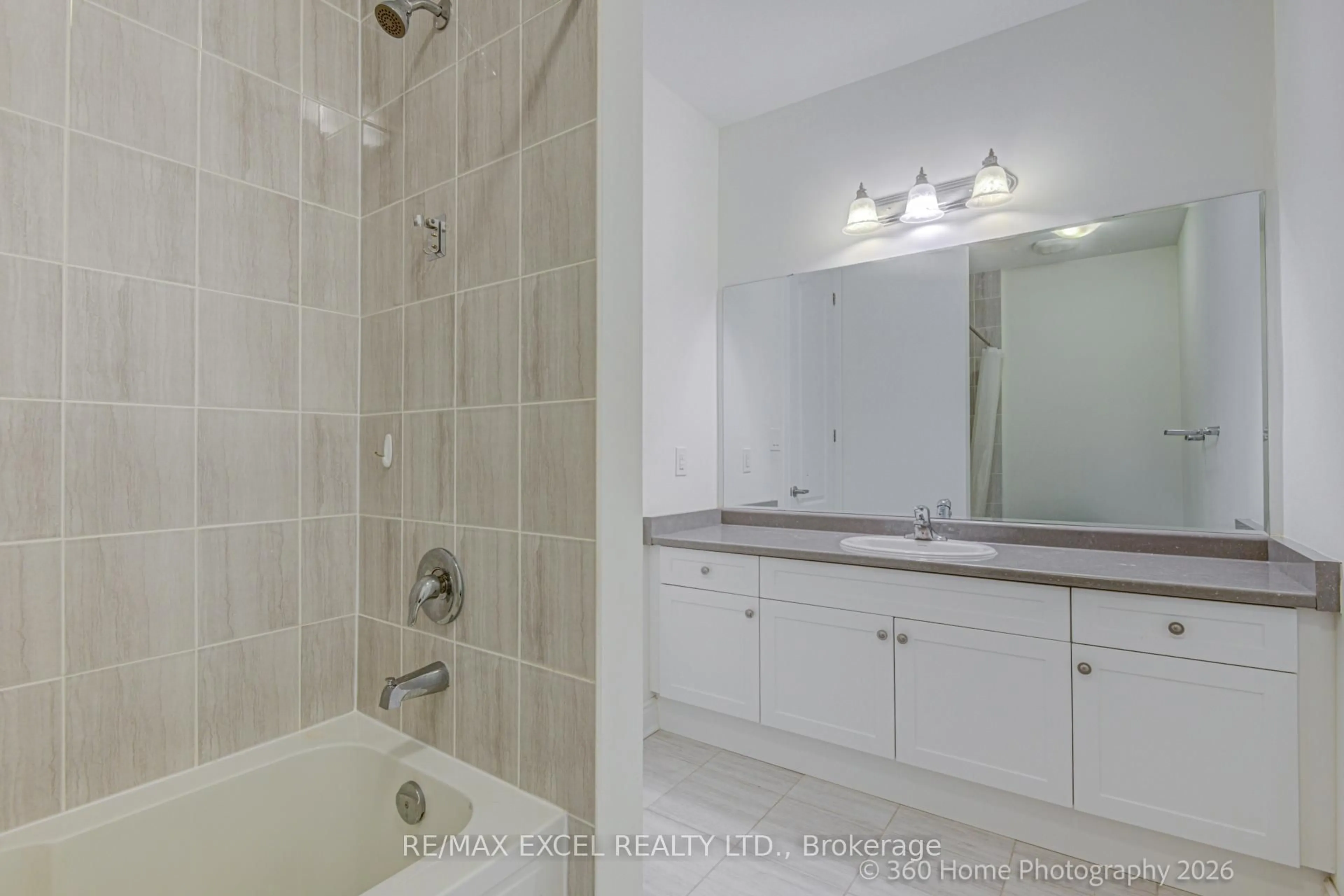 Standard bathroom, ceramic/tile floor for 94 Hartney Dr, Richmond Hill Ontario L4S 0K6