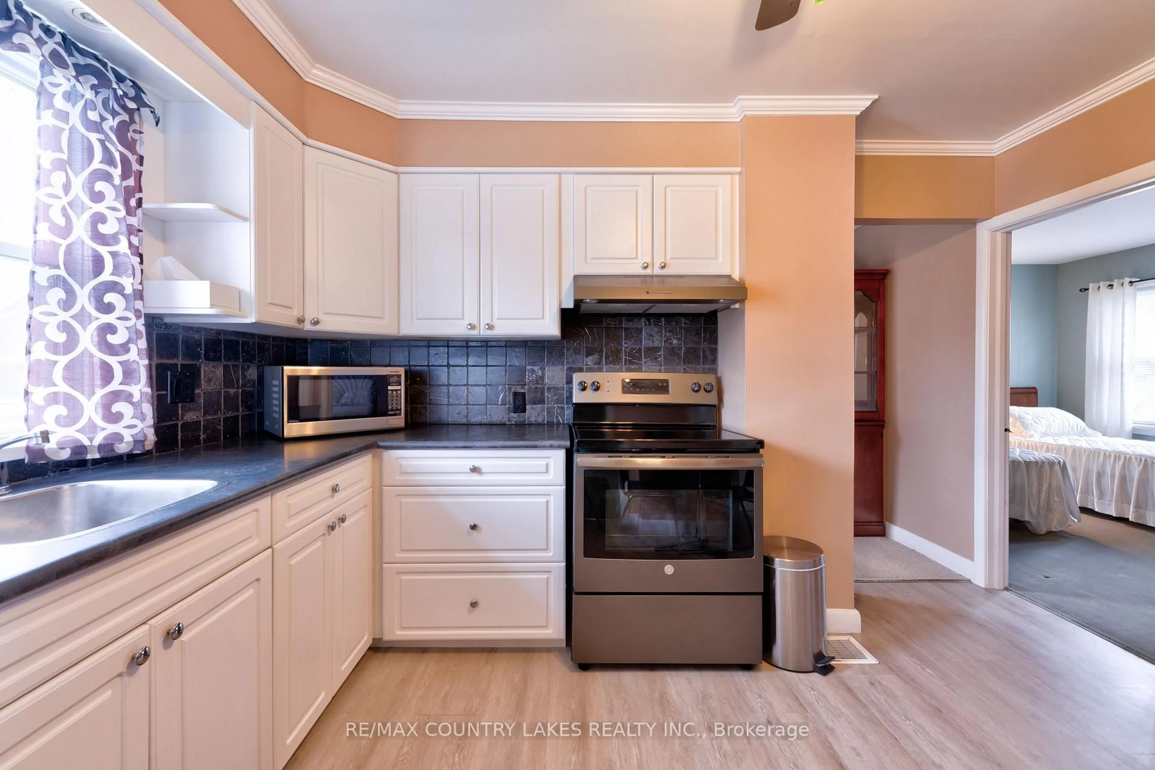 Standard kitchen, ceramic/tile floor for 104 Laidlaw St, Brock Ontario L0E 1E0