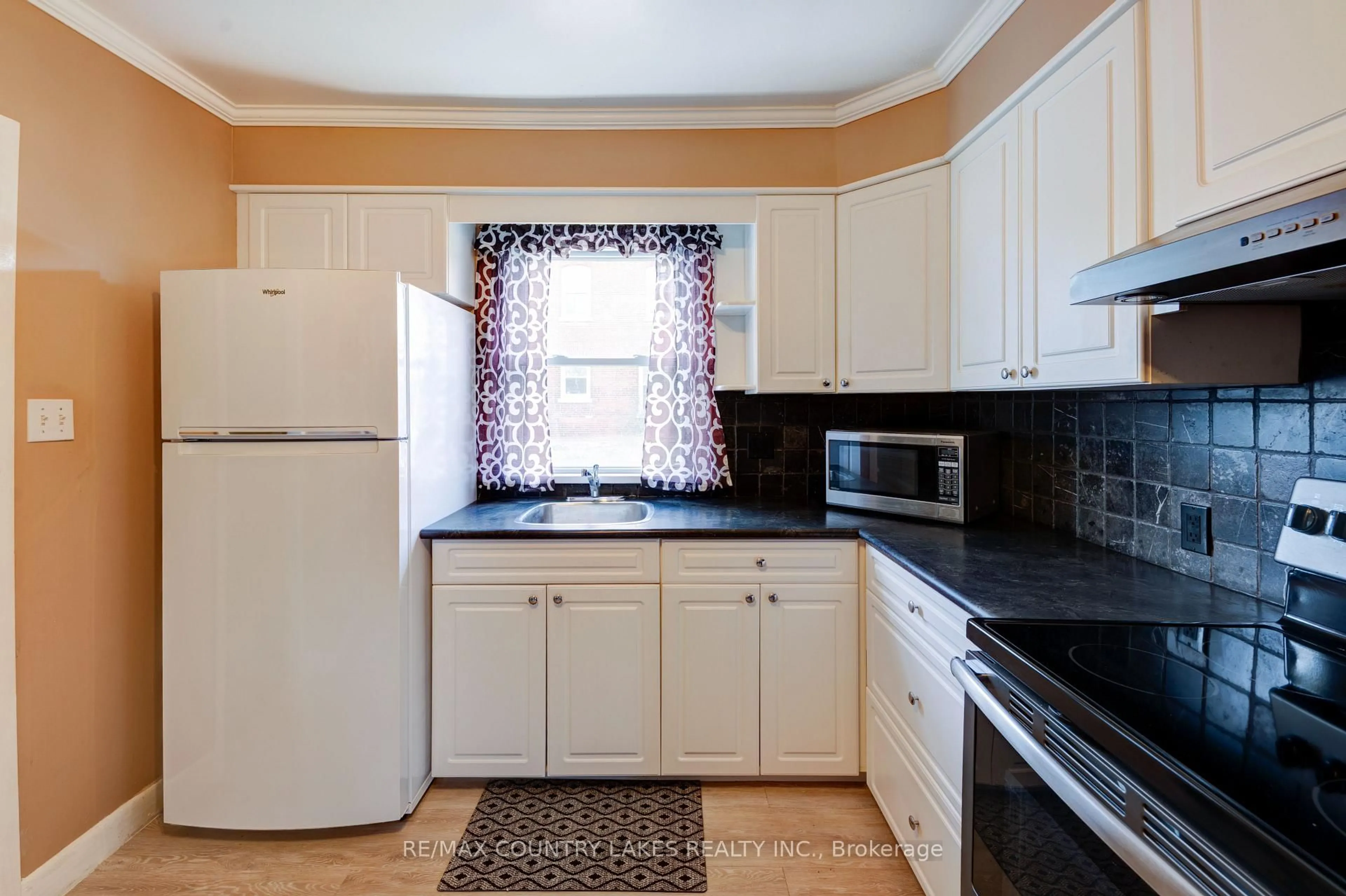 Standard kitchen, ceramic/tile floor for 104 Laidlaw St, Brock Ontario L0E 1E0
