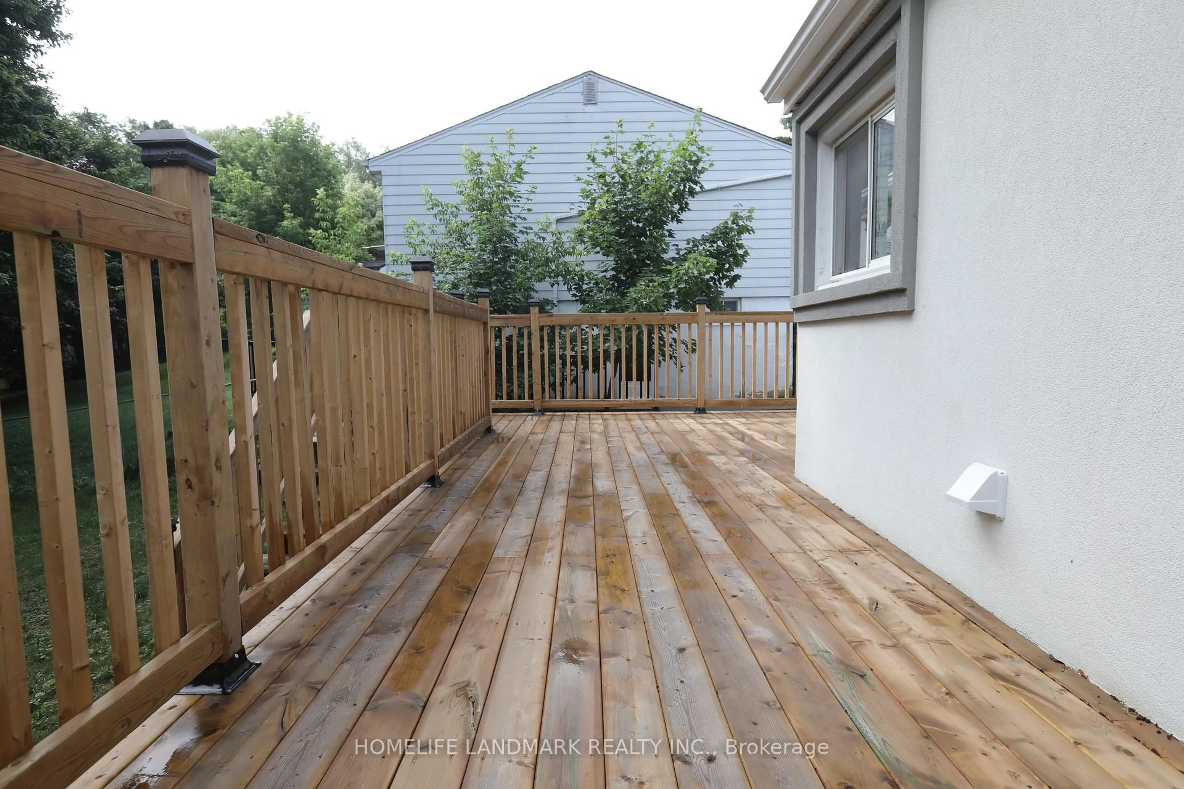 Patio, street for 181 Newton St, Newmarket Ontario L3Y 3K6