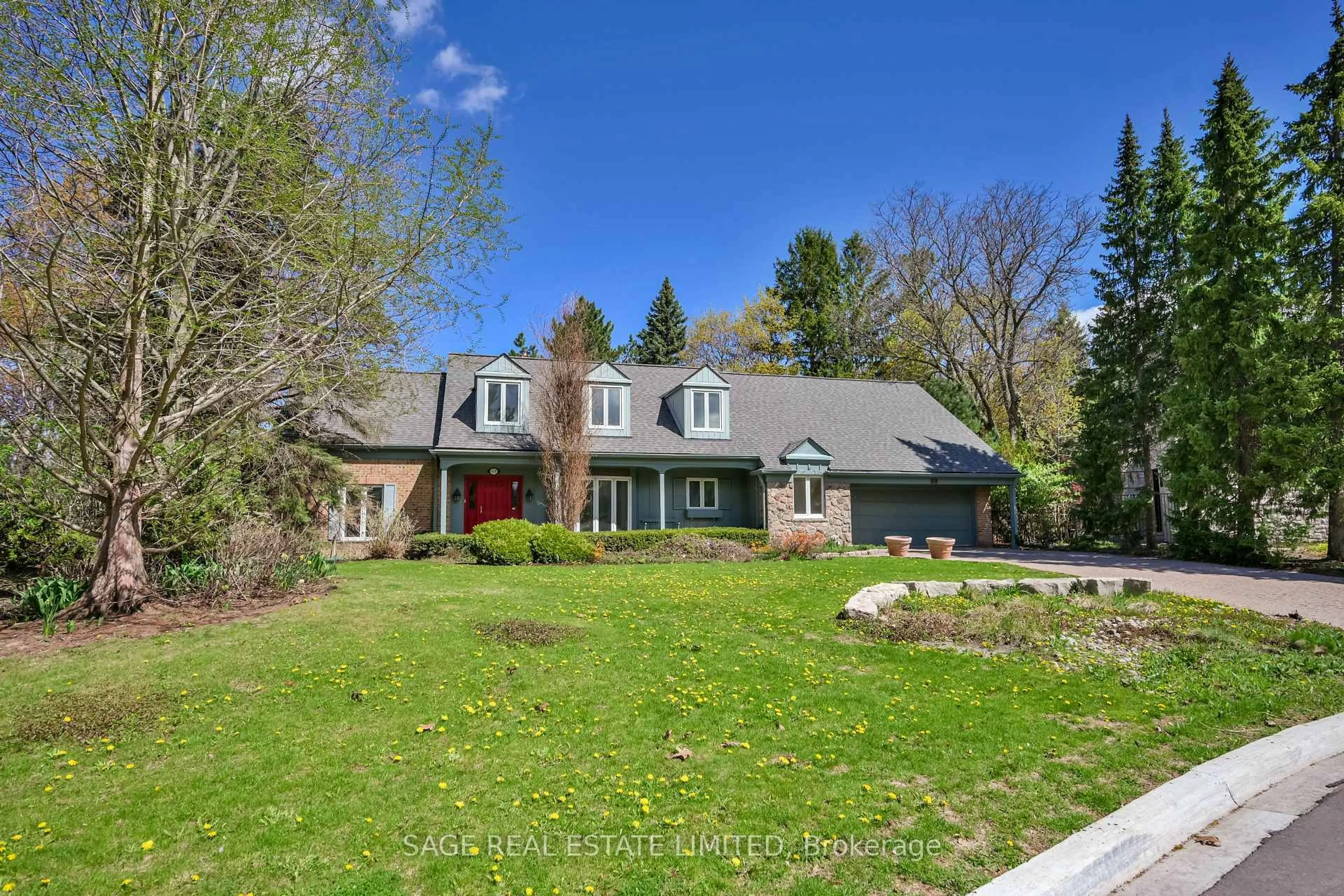 A pic from outside/outdoor area/front of a property/back of a property/a pic from drone, street for 69 Fairway Heights Dr, Markham Ontario L3T 3A7