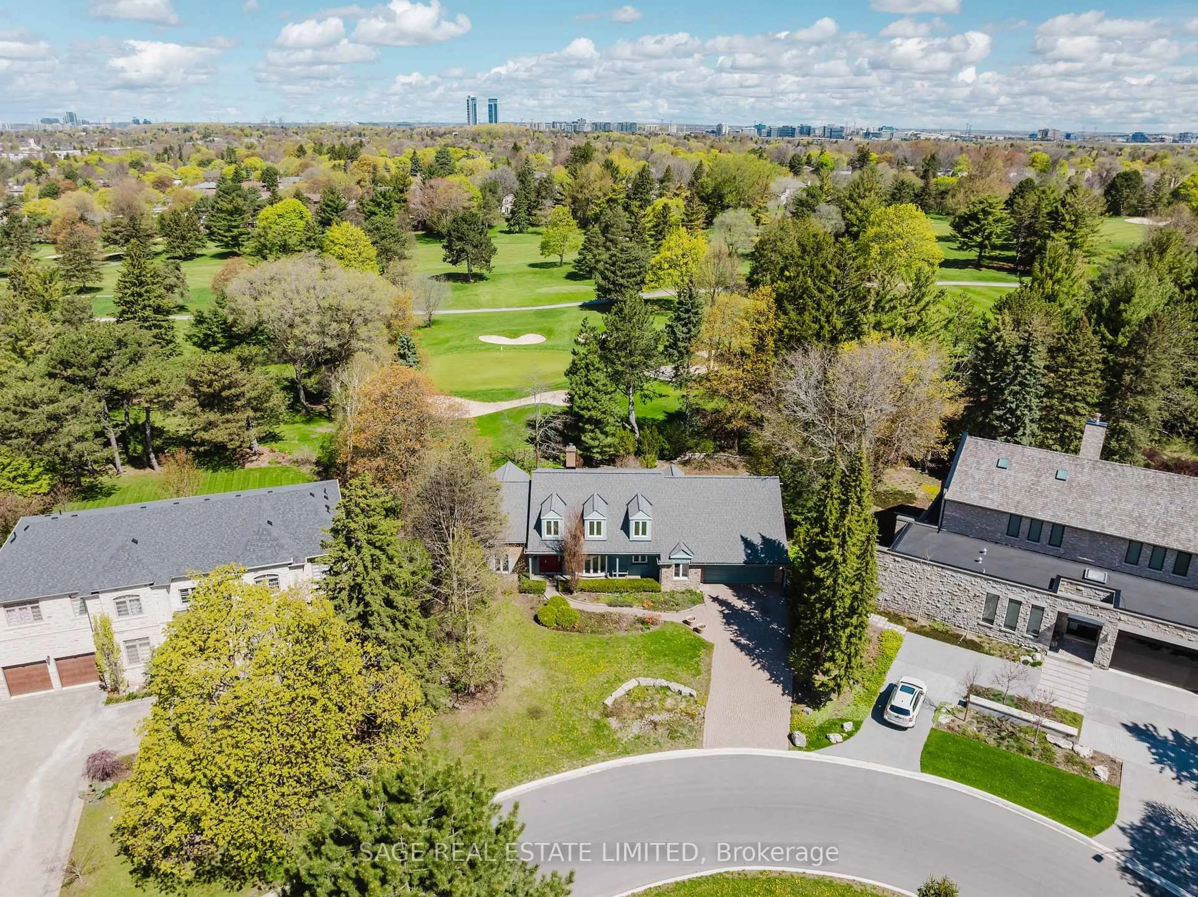 A pic from outside/outdoor area/front of a property/back of a property/a pic from drone, unknown for 69 Fairway Heights Dr, Markham Ontario L3T 3A7