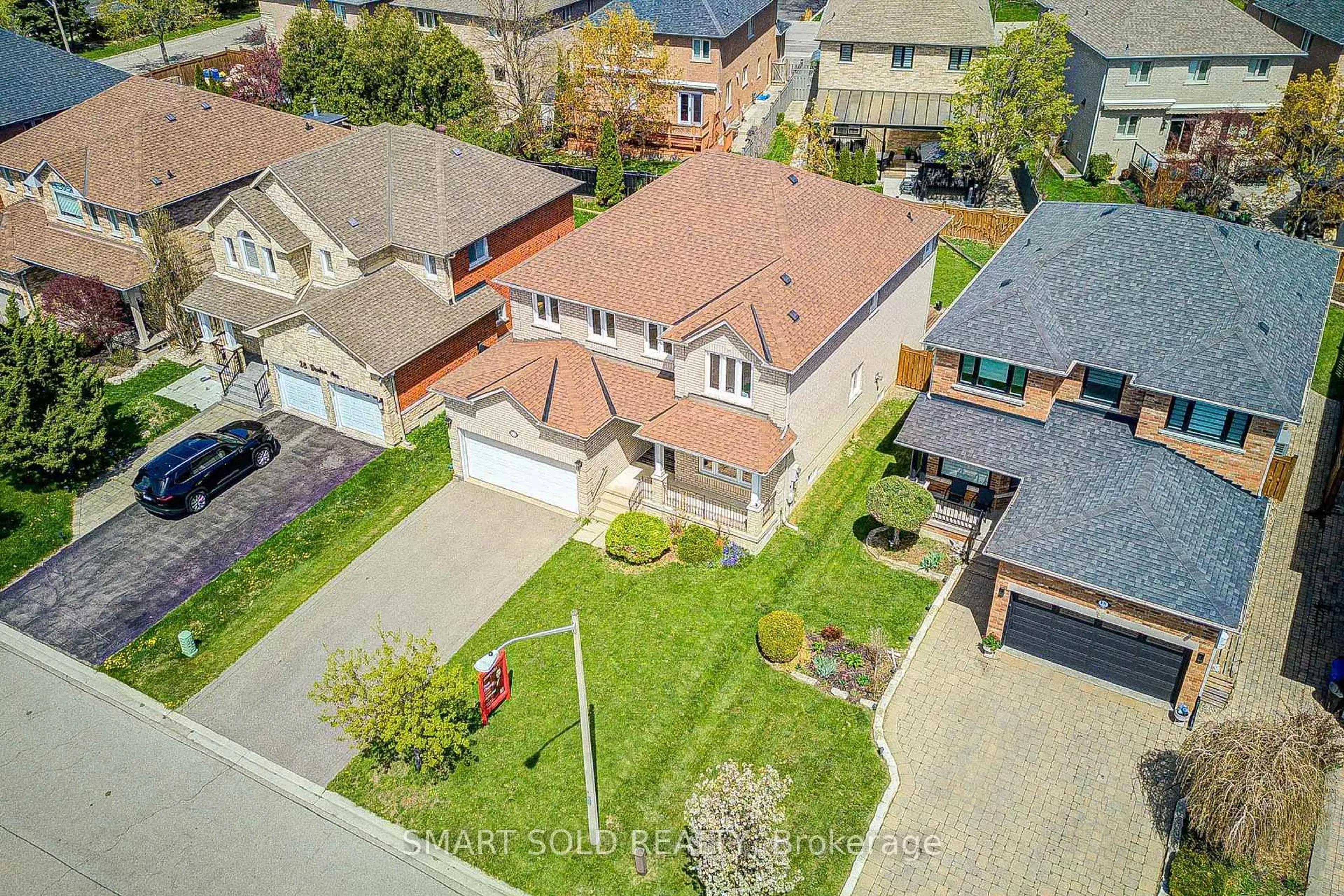 A pic from outside/outdoor area/front of a property/back of a property/a pic from drone, street for 22 Beaton Ave, Vaughan Ontario L6A 2P5