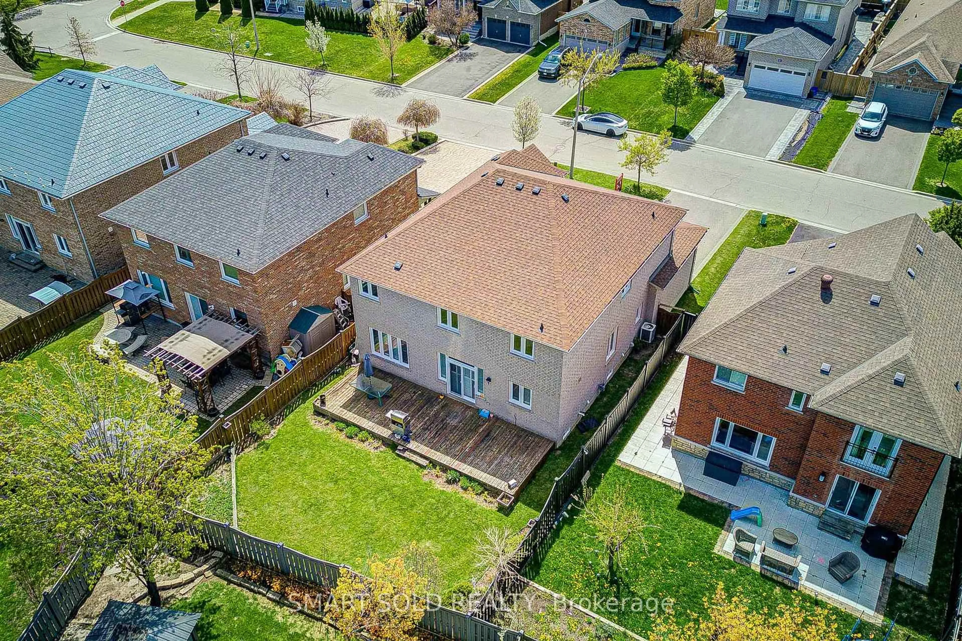 A pic from outside/outdoor area/front of a property/back of a property/a pic from drone, street for 22 Beaton Ave, Vaughan Ontario L6A 2P5