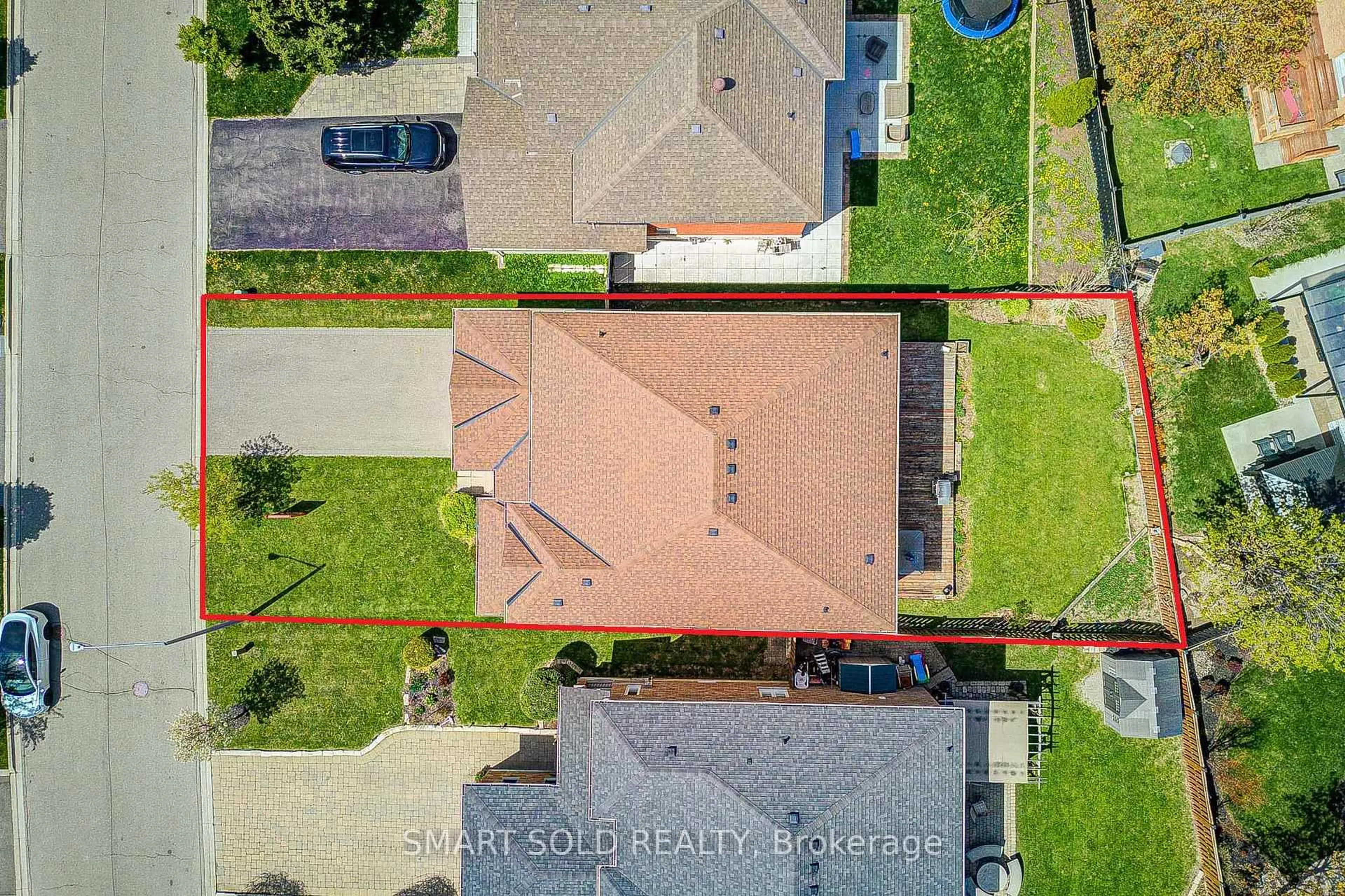 A pic from outside/outdoor area/front of a property/back of a property/a pic from drone, street for 22 Beaton Ave, Vaughan Ontario L6A 2P5