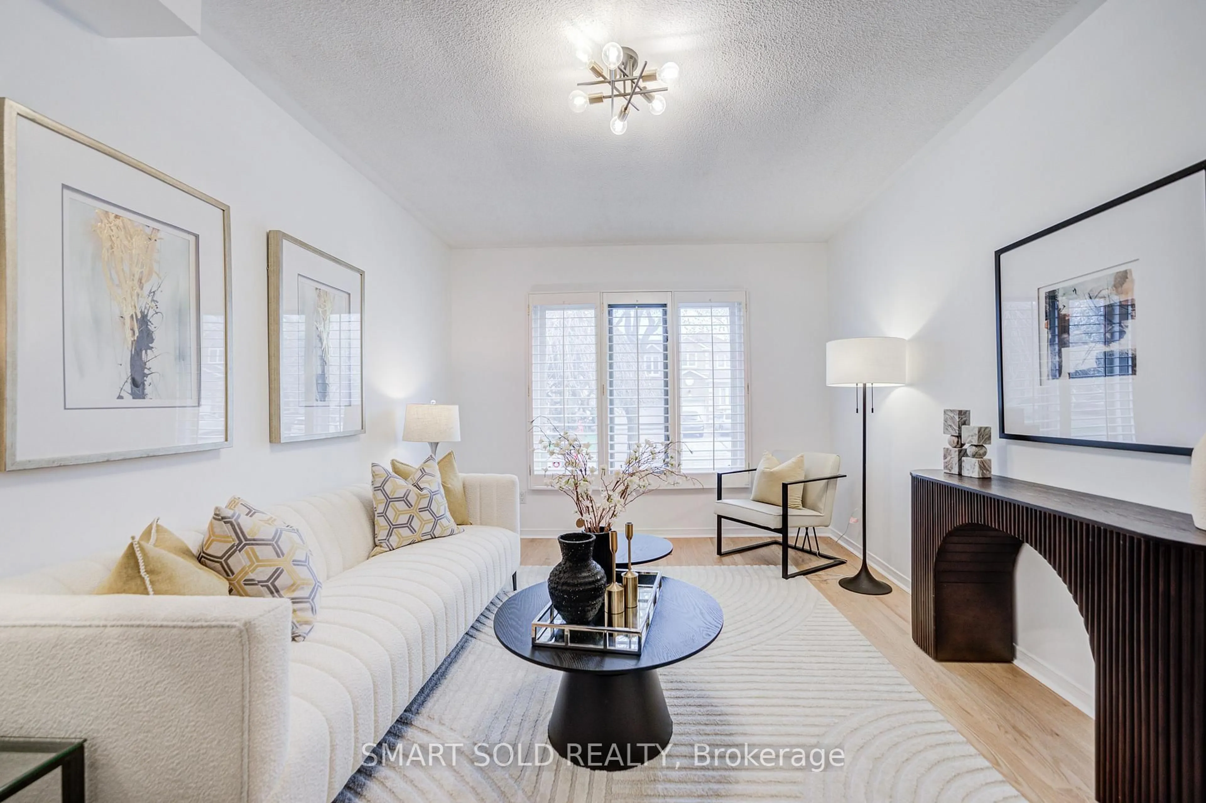 Living room with furniture, unknown for 123 Thornway Ave, Vaughan Ontario L4J 7Z3