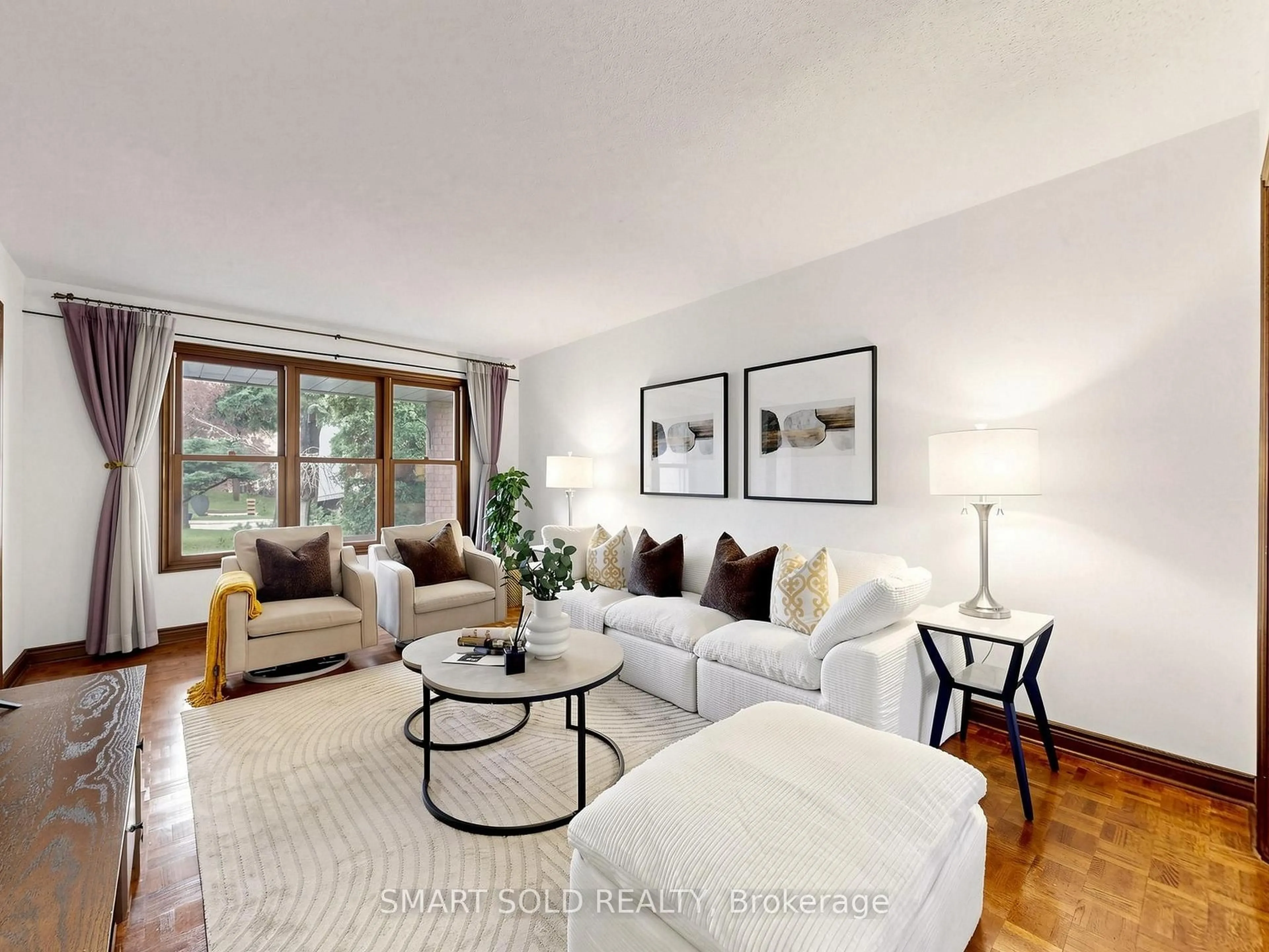 Living room with furniture, unknown for 14 Marchwood Cres, Richmond Hill Ontario L4C 8M7