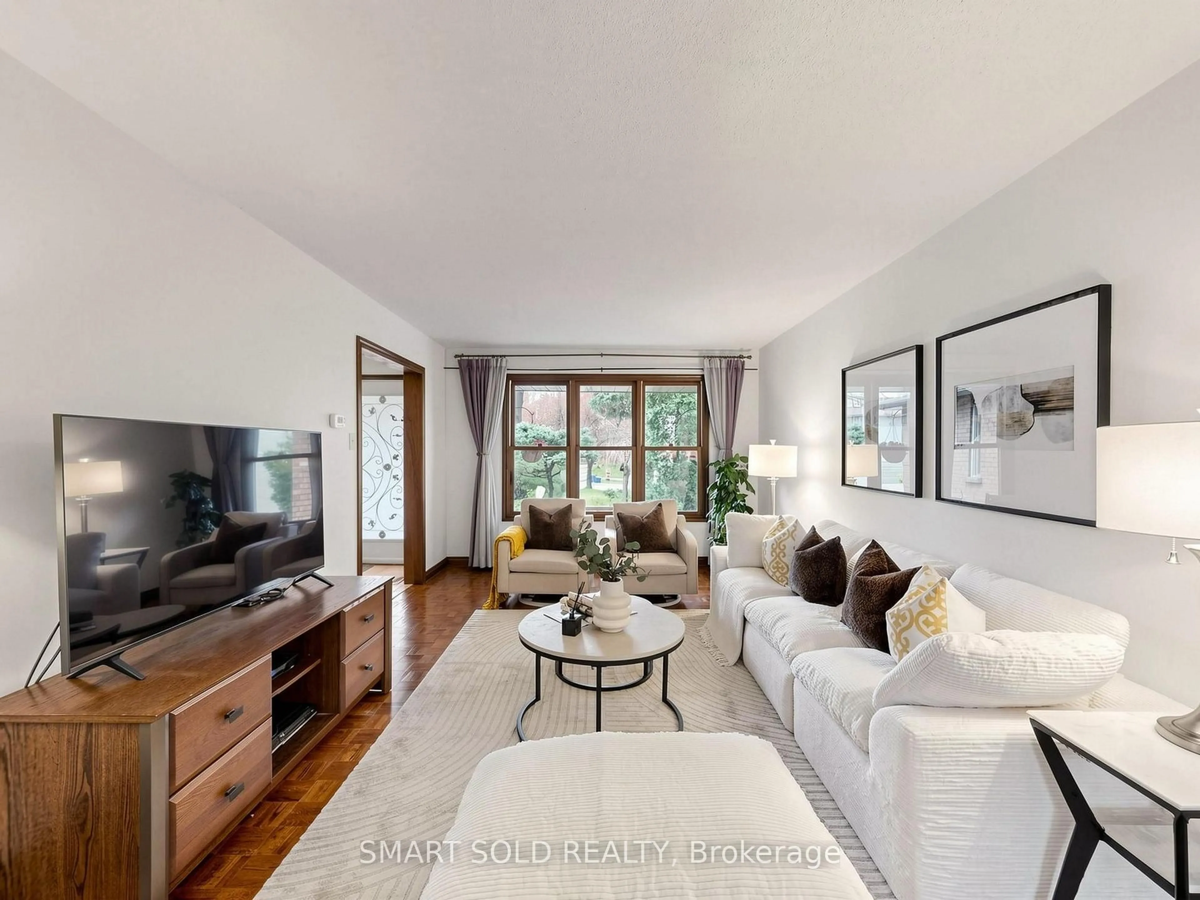 Living room with furniture, unknown for 14 Marchwood Cres, Richmond Hill Ontario L4C 8M7