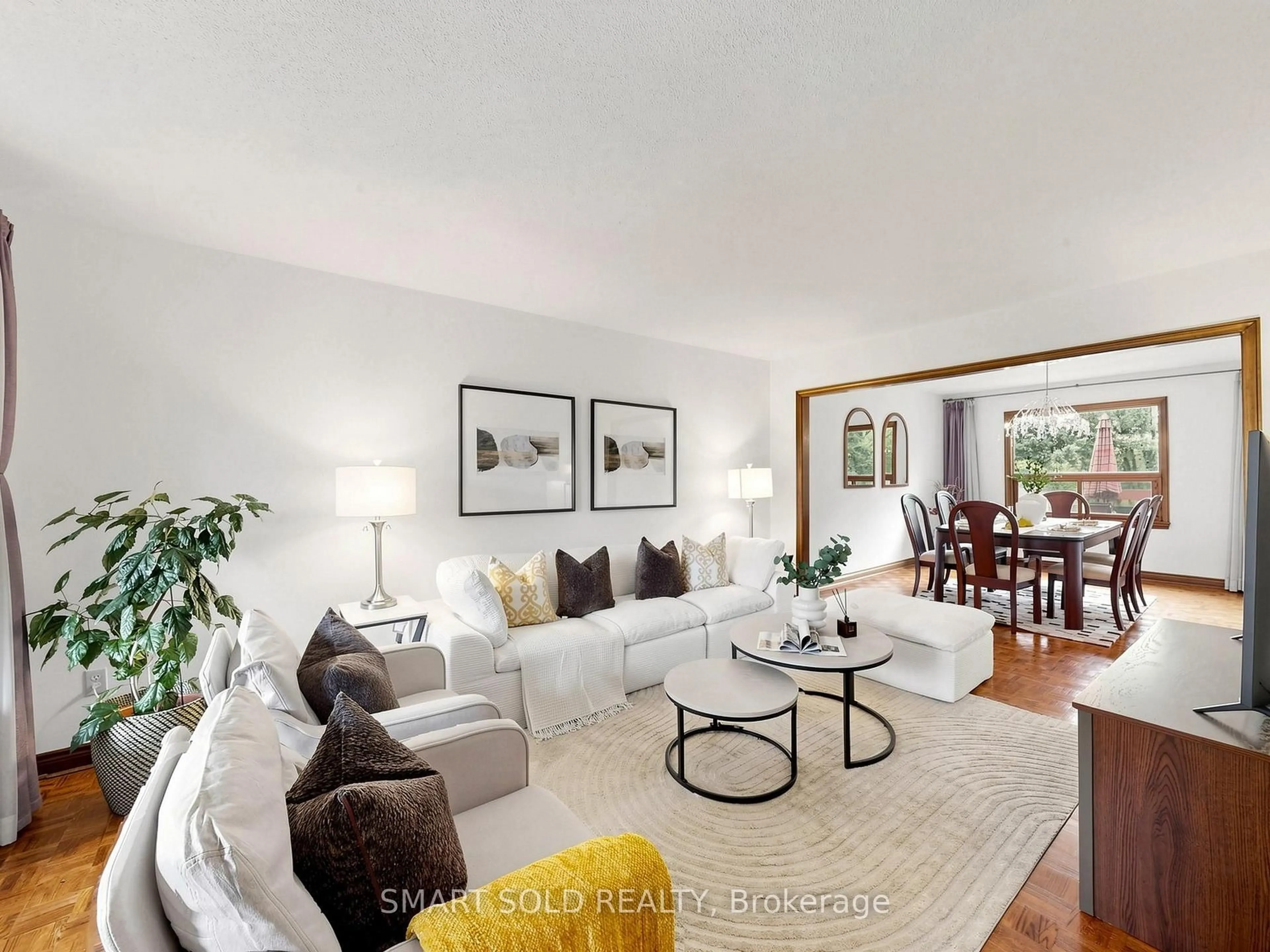 Living room with furniture, unknown for 14 Marchwood Cres, Richmond Hill Ontario L4C 8M7