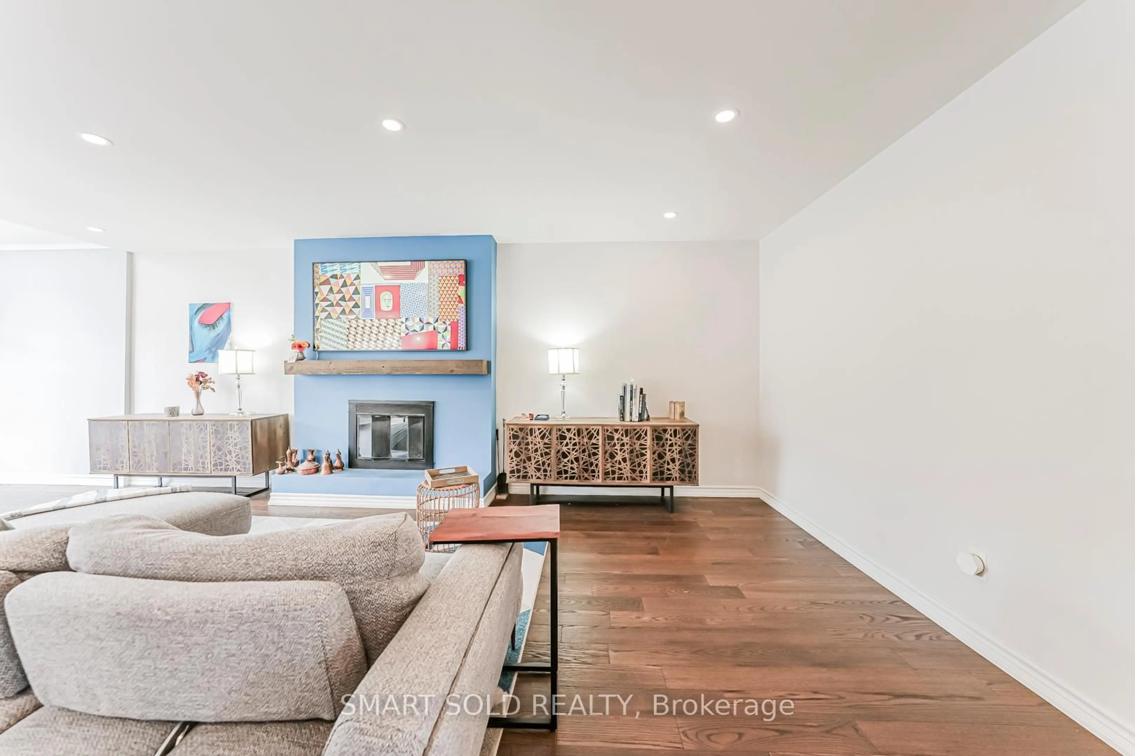 Living room with furniture, wood/laminate floor for 28 Westminster Dr, Richmond Hill Ontario L4B 1P7