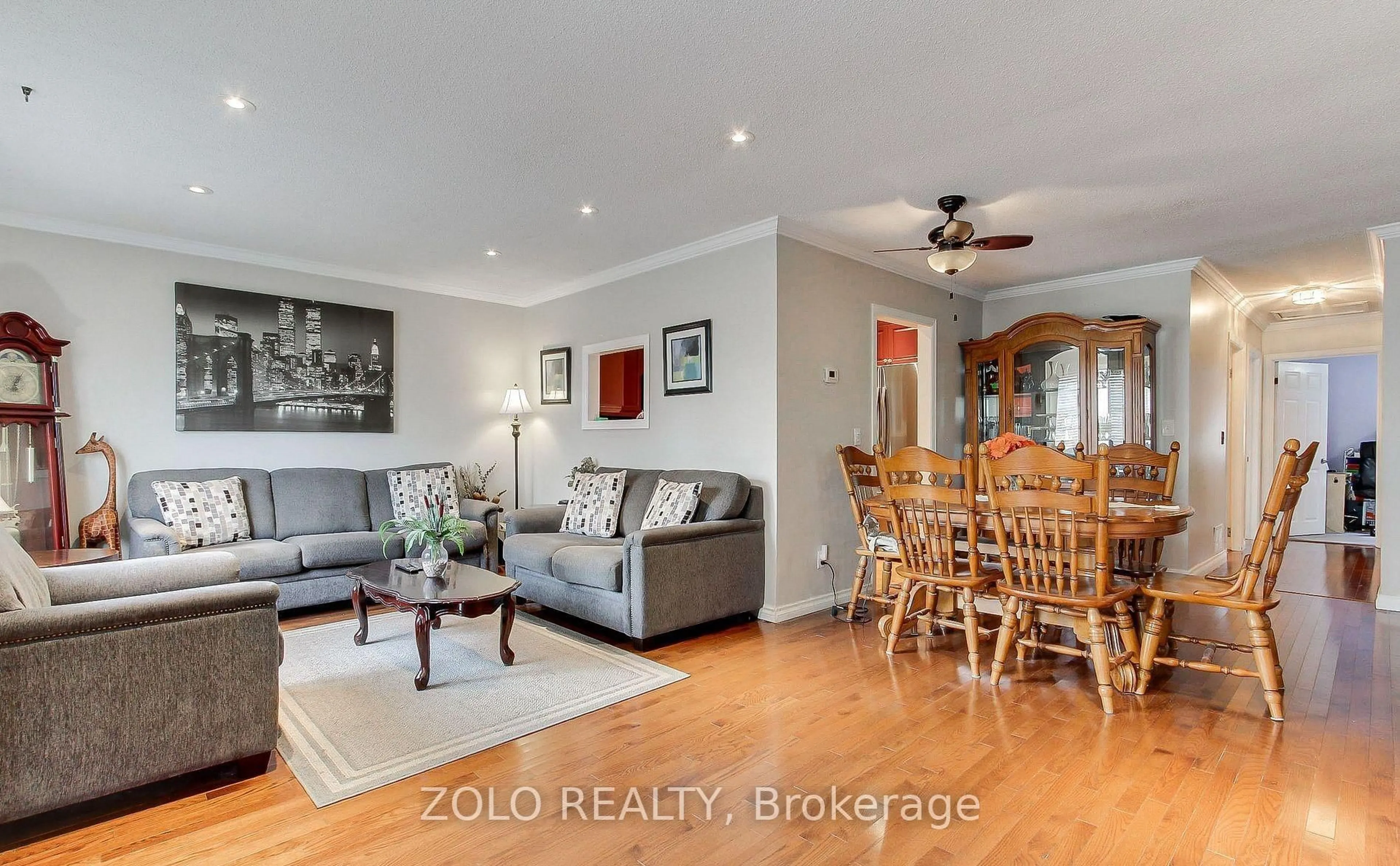 Living room with furniture, wood/laminate floor for 186 Beach Rd, Georgina Ontario L4P 2L9