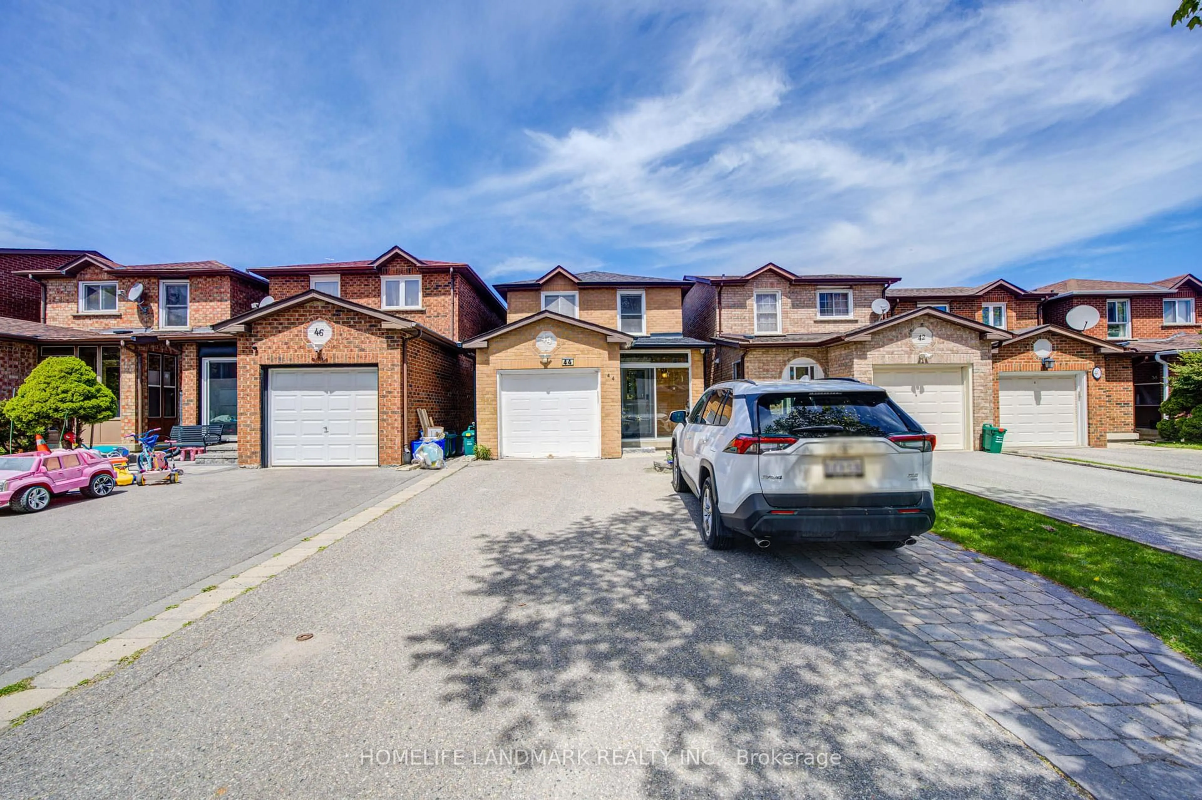 A pic from outside/outdoor area/front of a property/back of a property/a pic from drone, street for 44 Duxford Cres, Markham Ontario L3R 7A9