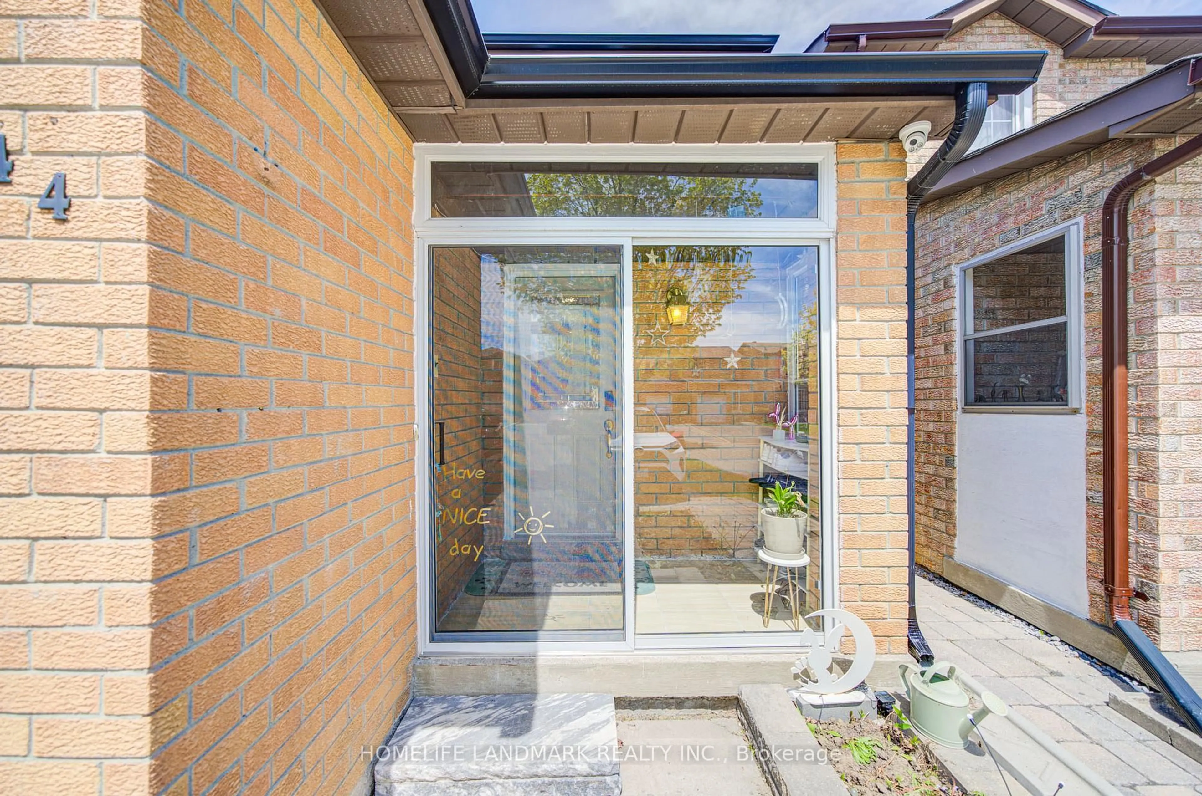 Patio, street for 44 Duxford Cres, Markham Ontario L3R 7A9
