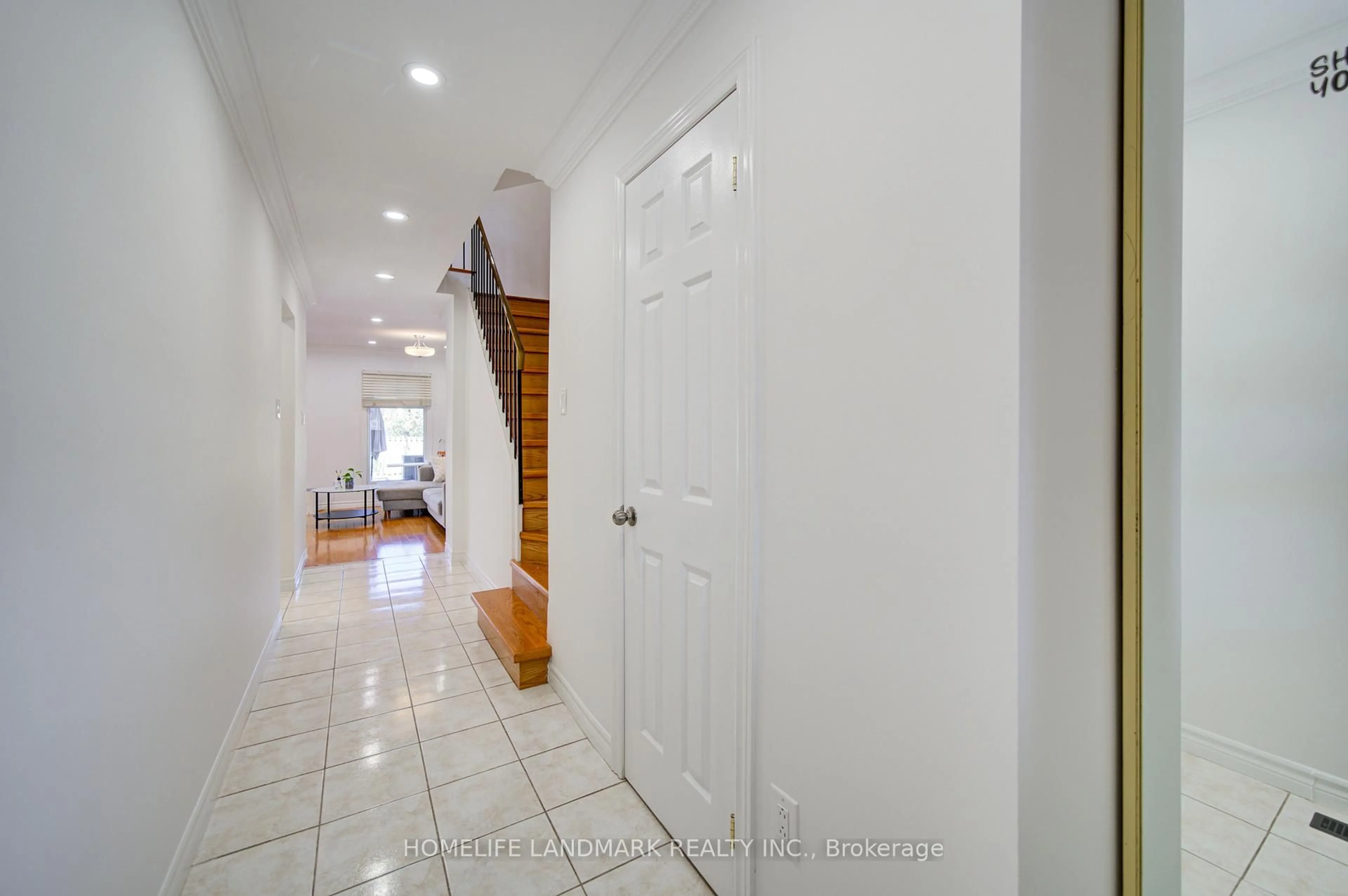 Indoor entryway for 44 Duxford Cres, Markham Ontario L3R 7A9