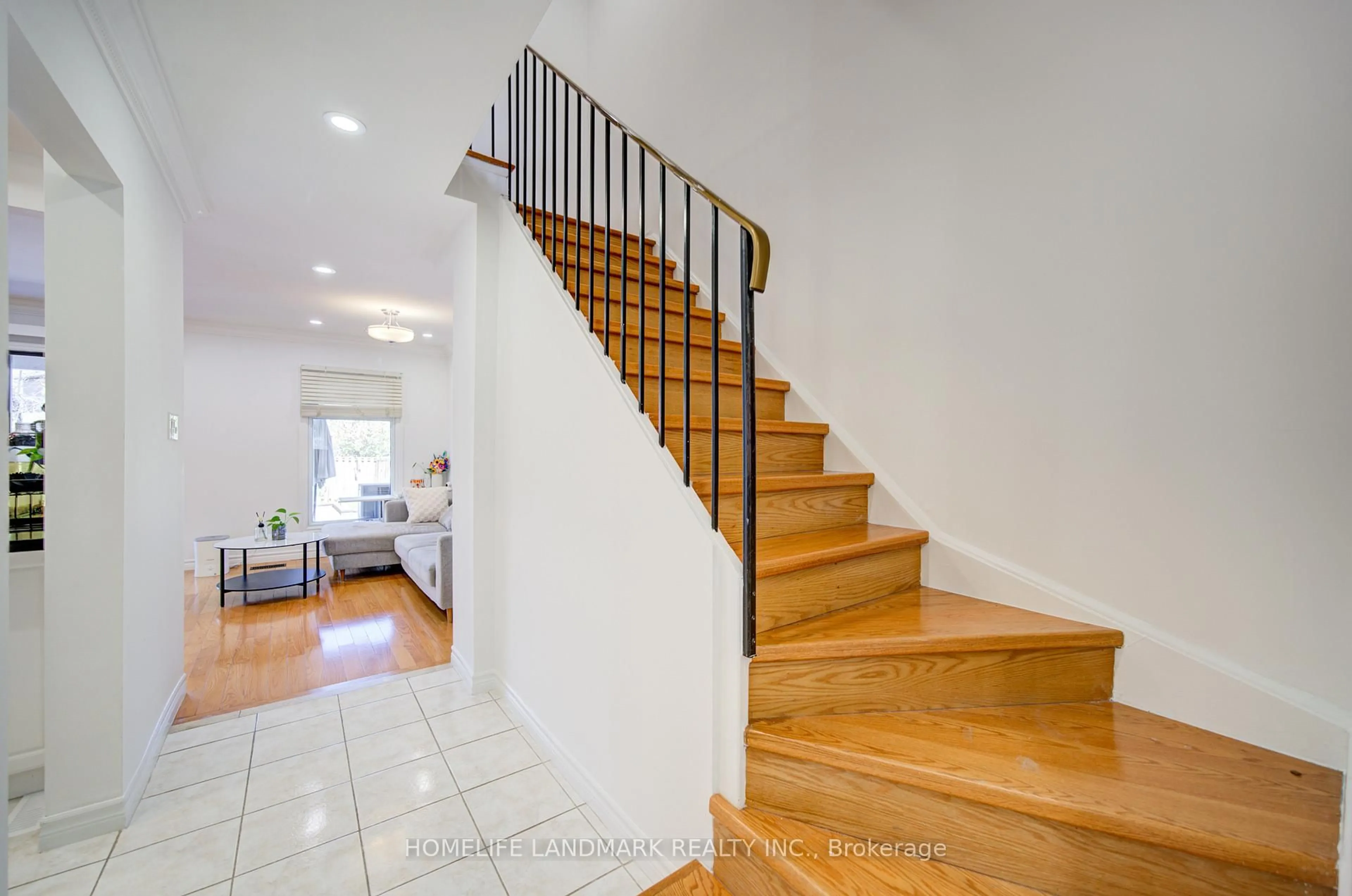 Stairs for 44 Duxford Cres, Markham Ontario L3R 7A9