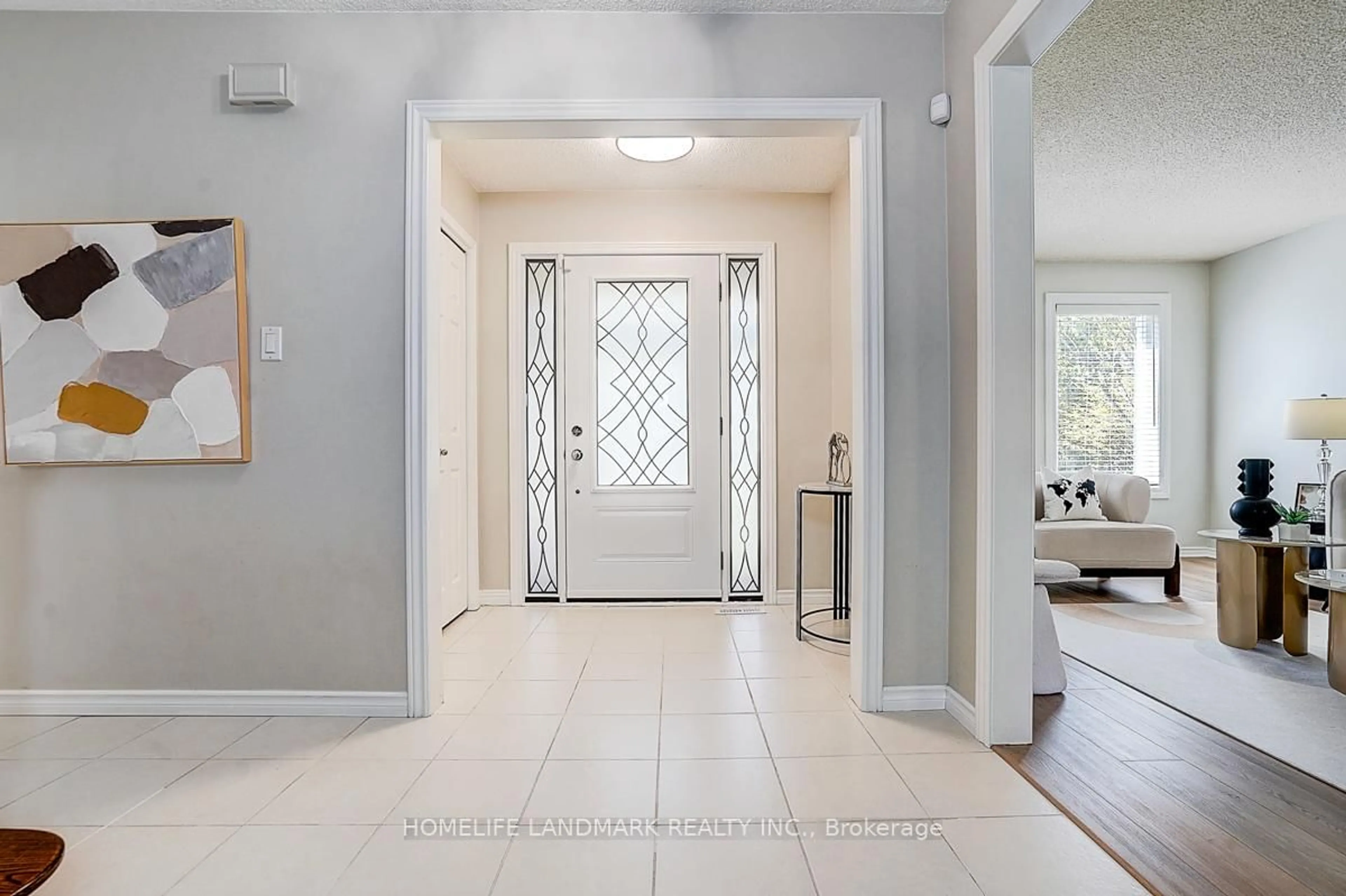 Indoor entryway for 20 Lippincott Crt, Richmond Hill Ontario L4C 7M4