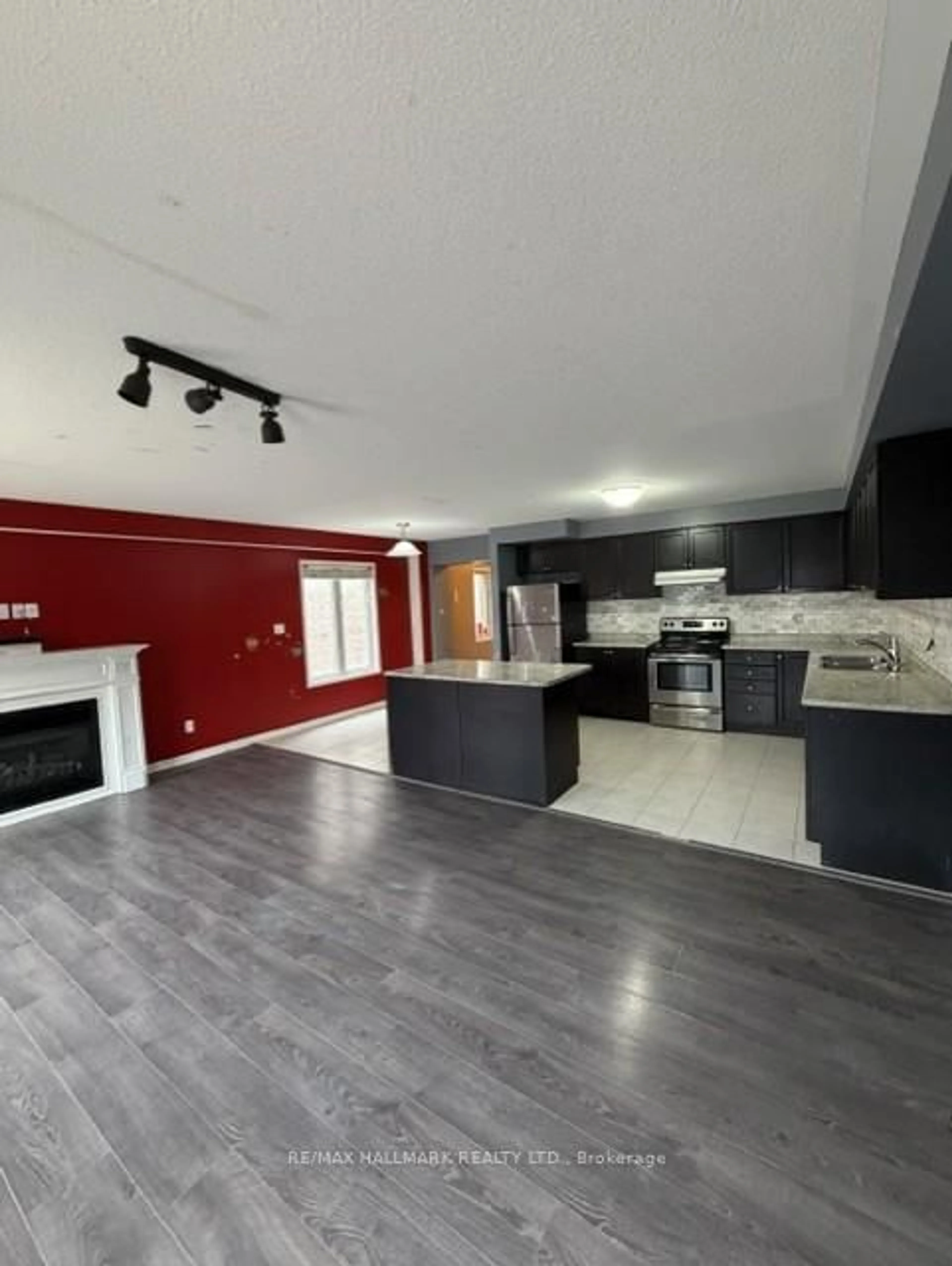 Open concept kitchen, wood/laminate floor for 17 Hoard Ave, New Tecumseth Ontario L9R 0M4