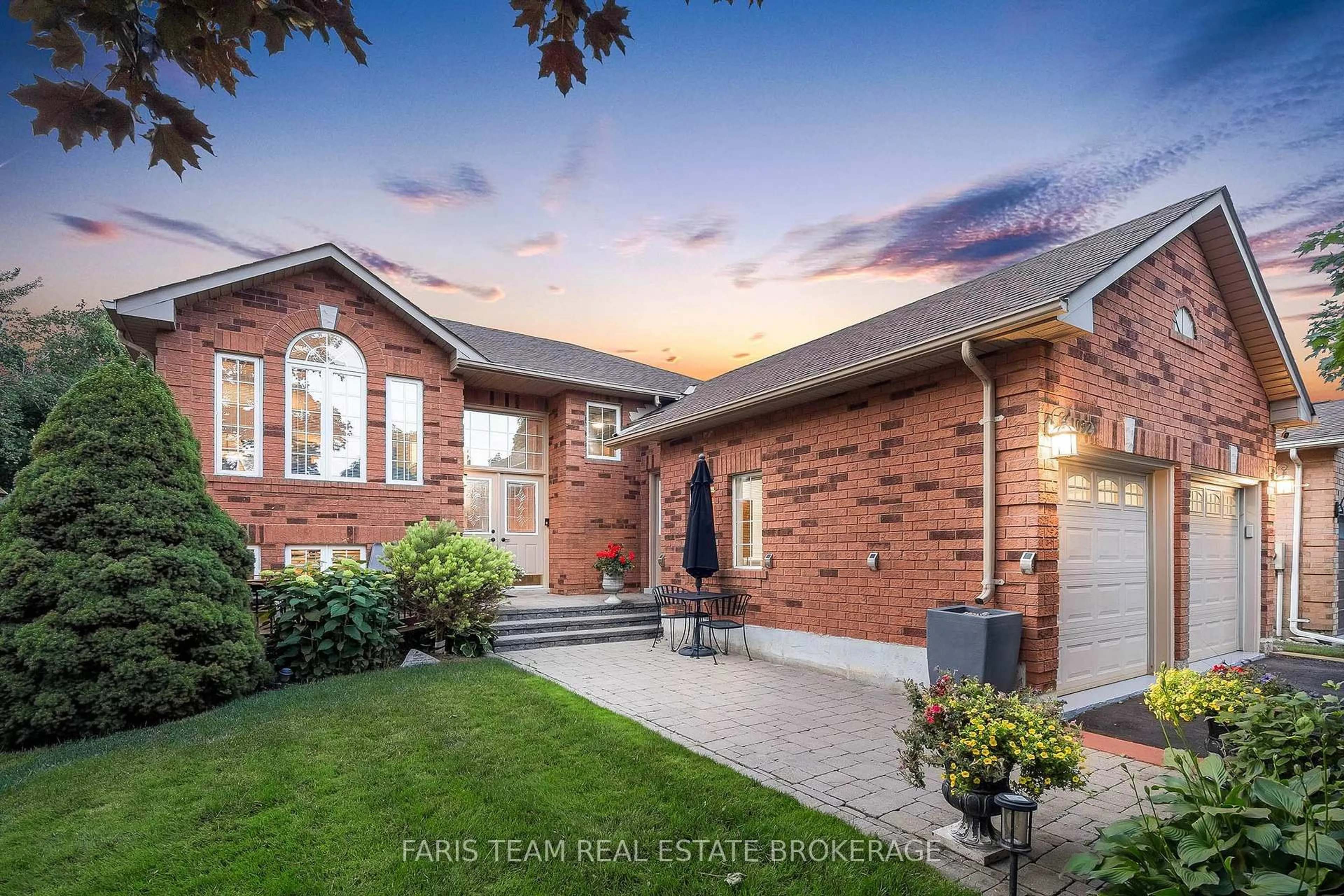 Home with brick exterior material, street for 1092 Lebanon Dr, Innisfil Ontario L9S 2B3