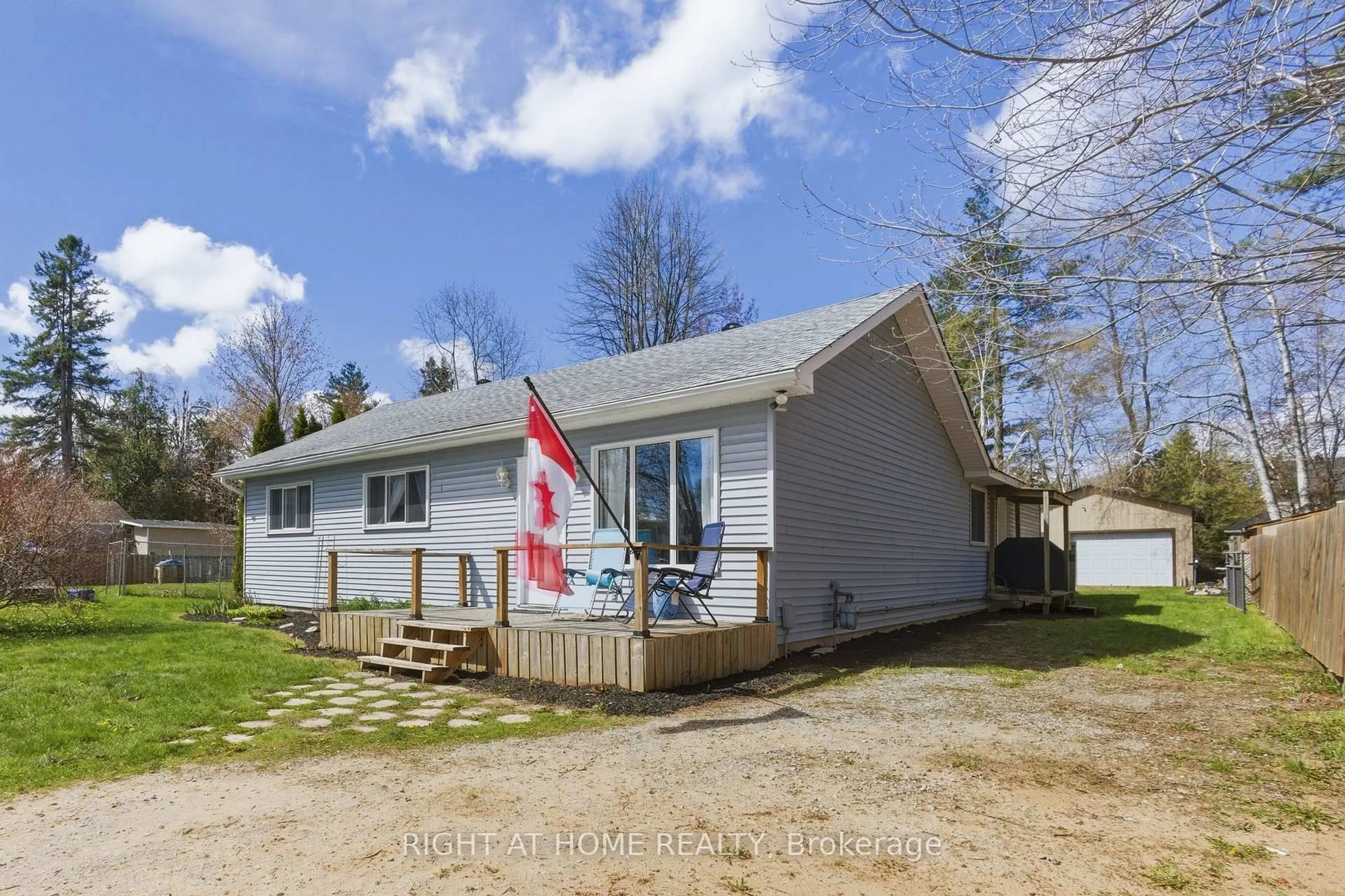 A pic from outside/outdoor area/front of a property/back of a property/a pic from drone, street for 2432 Wallace Ave, Innisfil Ontario L9S 2G5