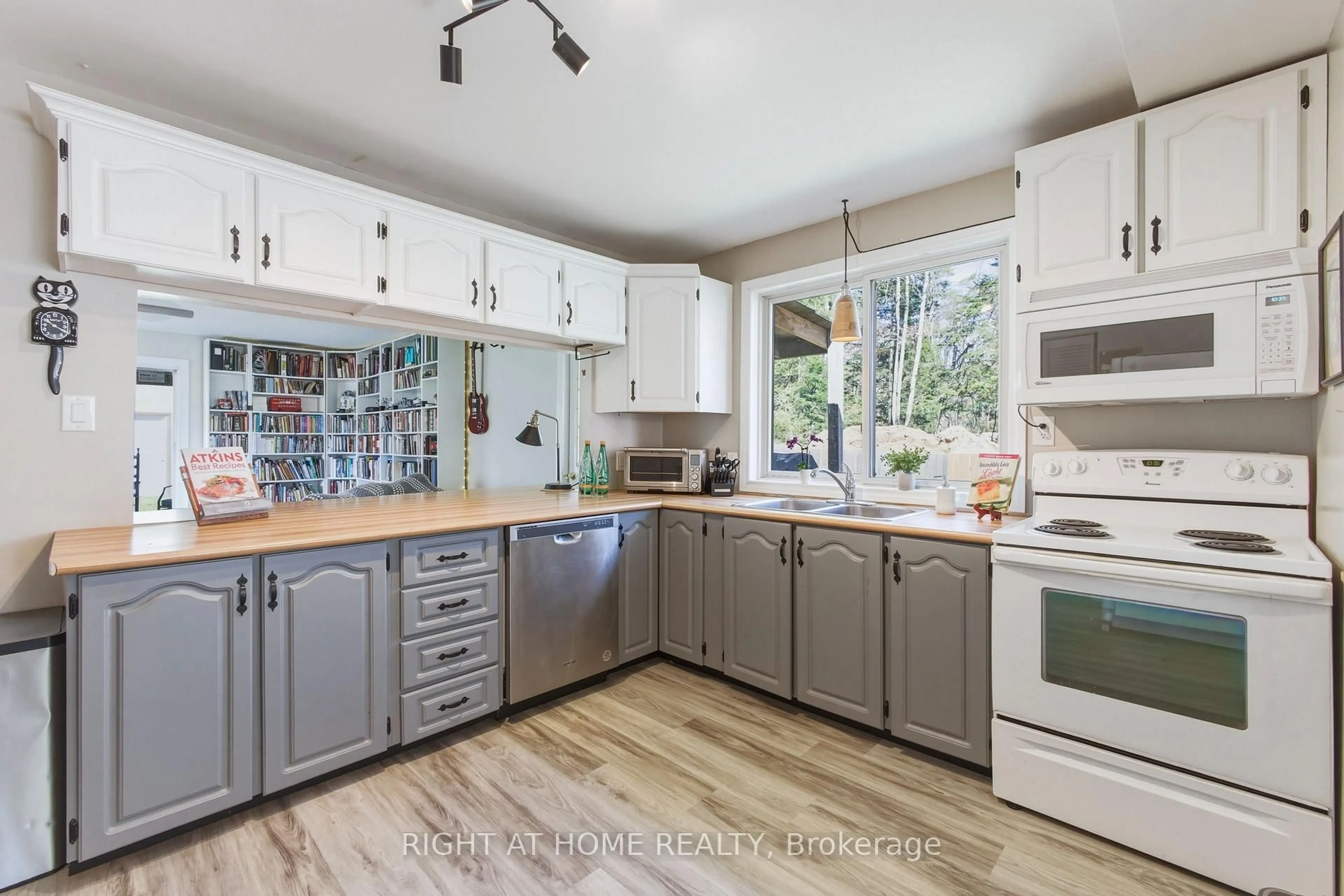 Open concept kitchen, unknown for 2432 Wallace Ave, Innisfil Ontario L9S 2G5