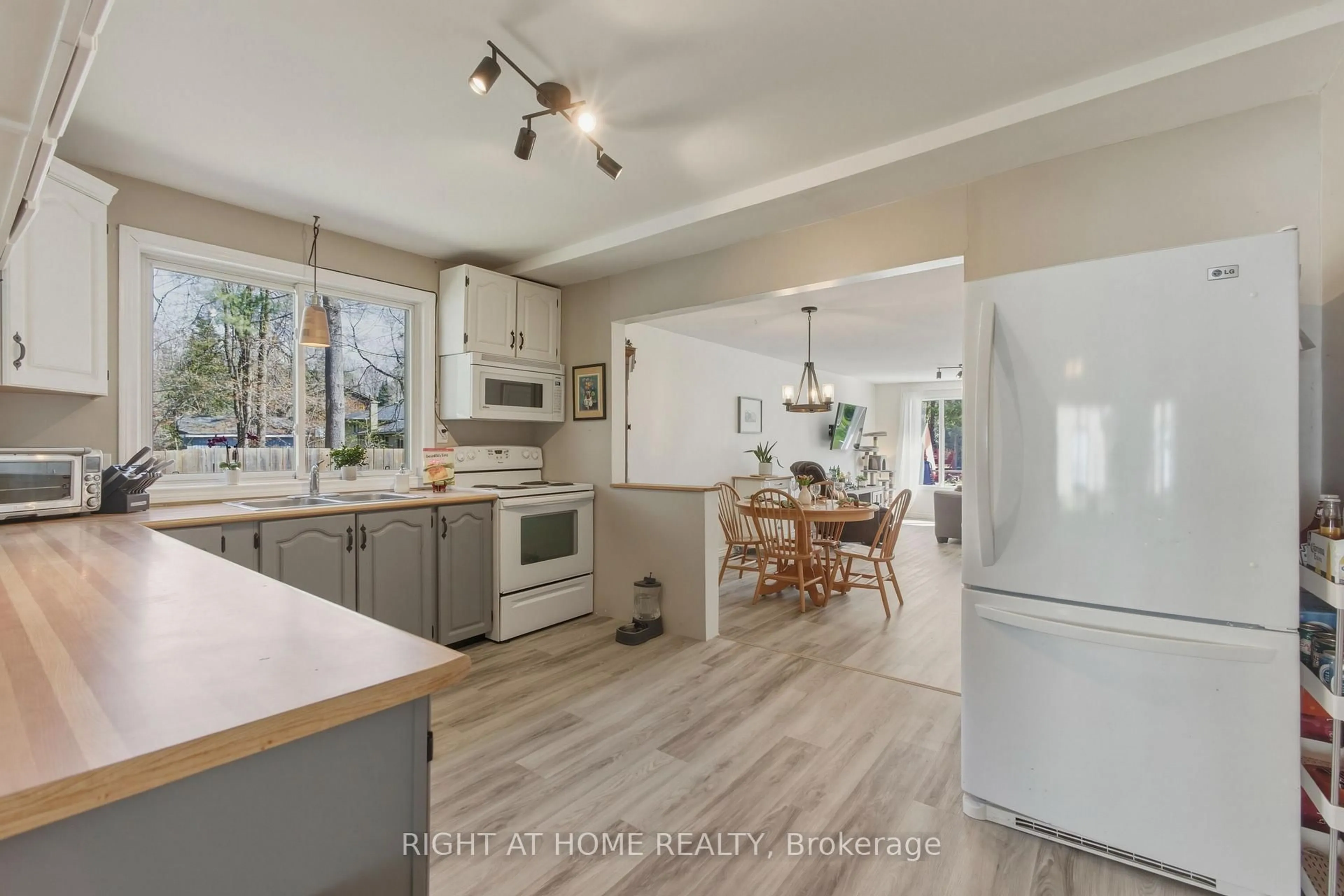 Open concept kitchen, unknown for 2432 Wallace Ave, Innisfil Ontario L9S 2G5