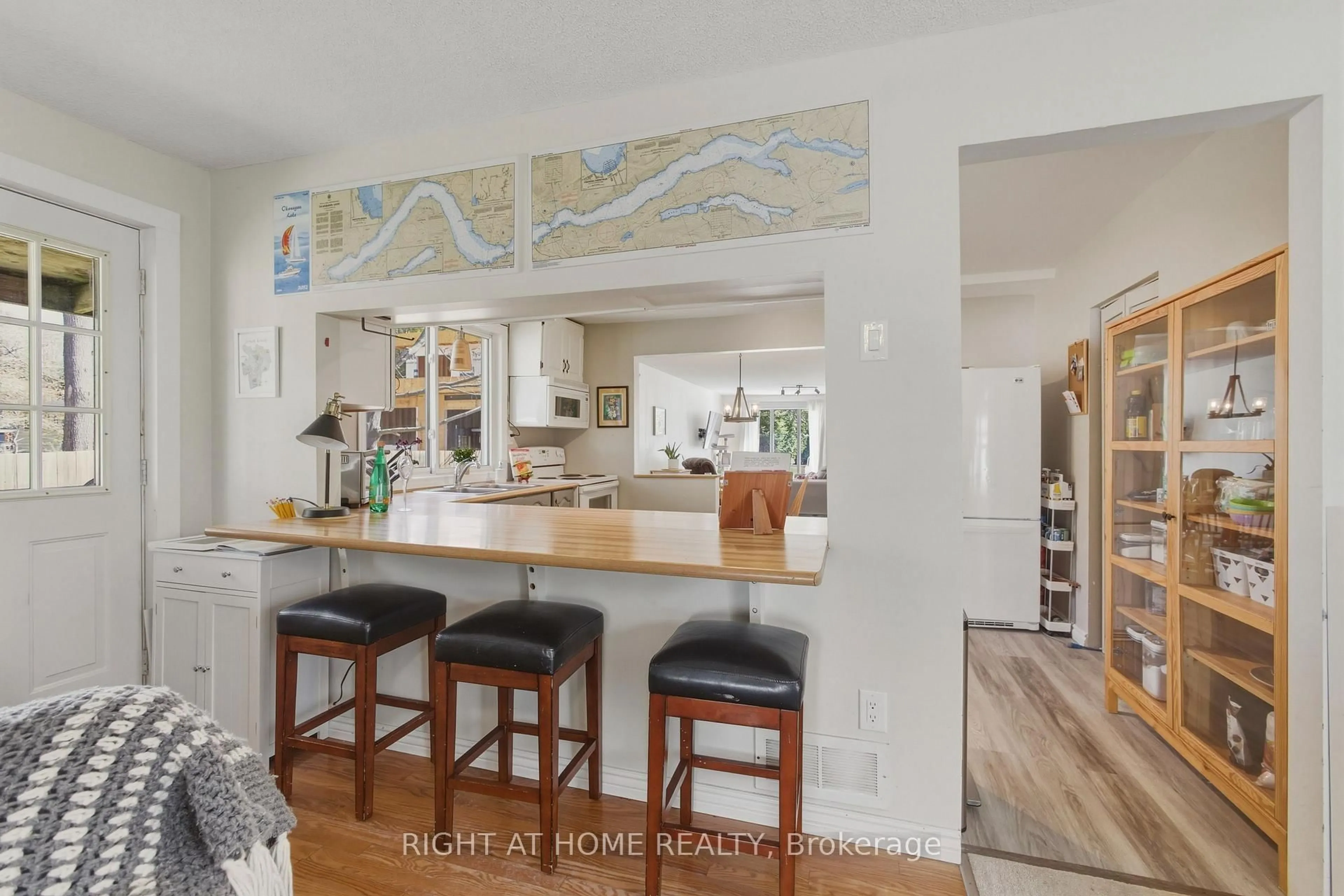 Open concept kitchen, ceramic/tile floor for 2432 Wallace Ave, Innisfil Ontario L9S 2G5
